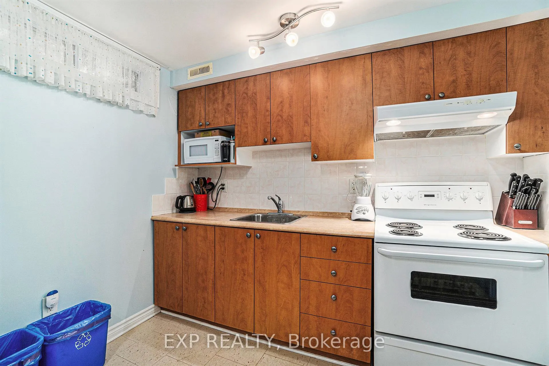 Photo 8 of Unit B, 640 Morin Street, Ottawa, Castle Heights — HOMEH