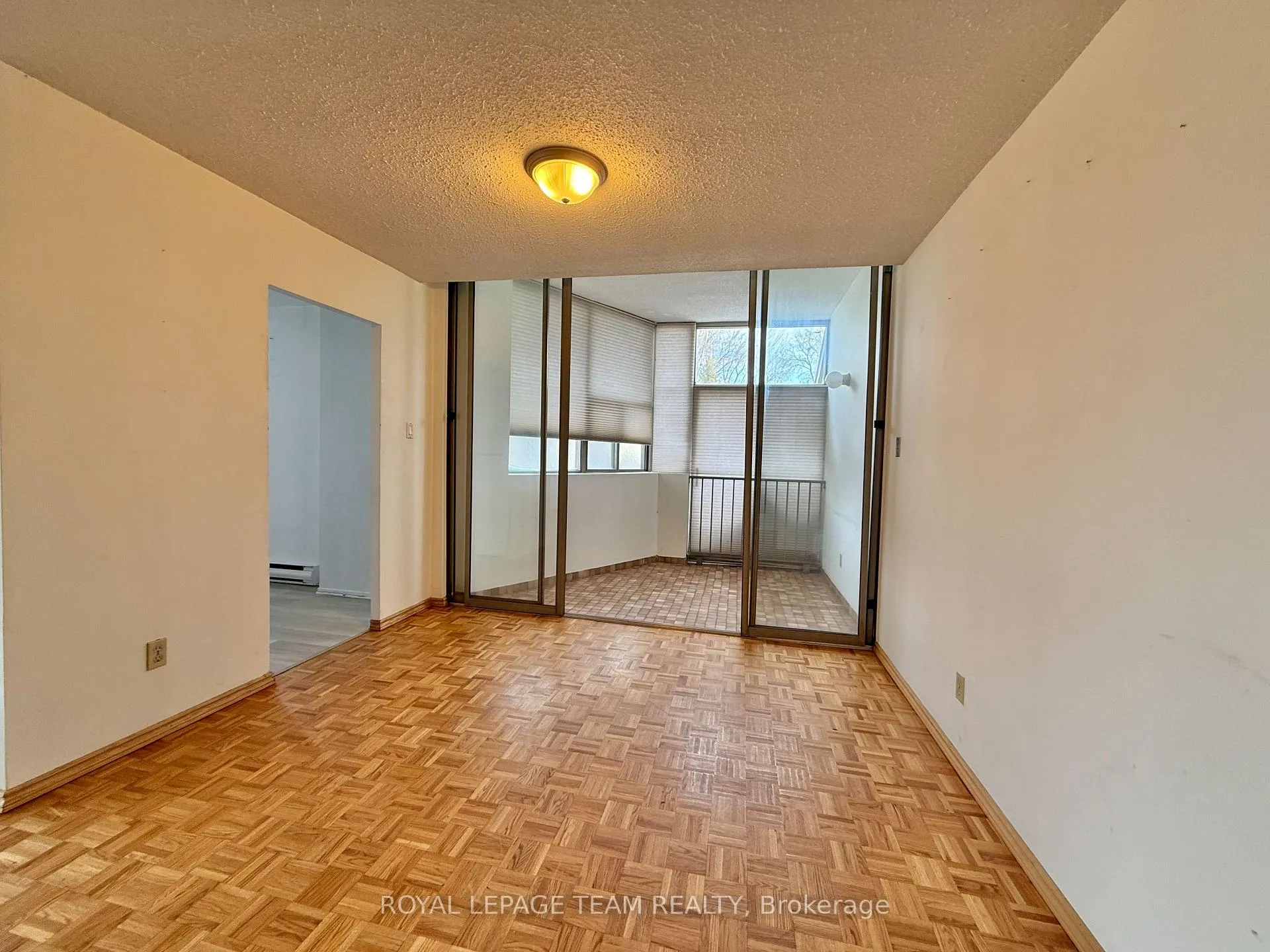 Photo 3 of Unit 102, 2760 Carousel Crescent, Ottawa, Emerald Woods/Sawmill Creek — HOMEH