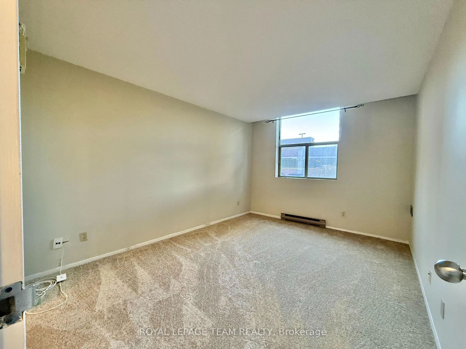 Photo 5 of Unit 102, 2760 Carousel Crescent, Ottawa, Emerald Woods/Sawmill Creek — HOMEH