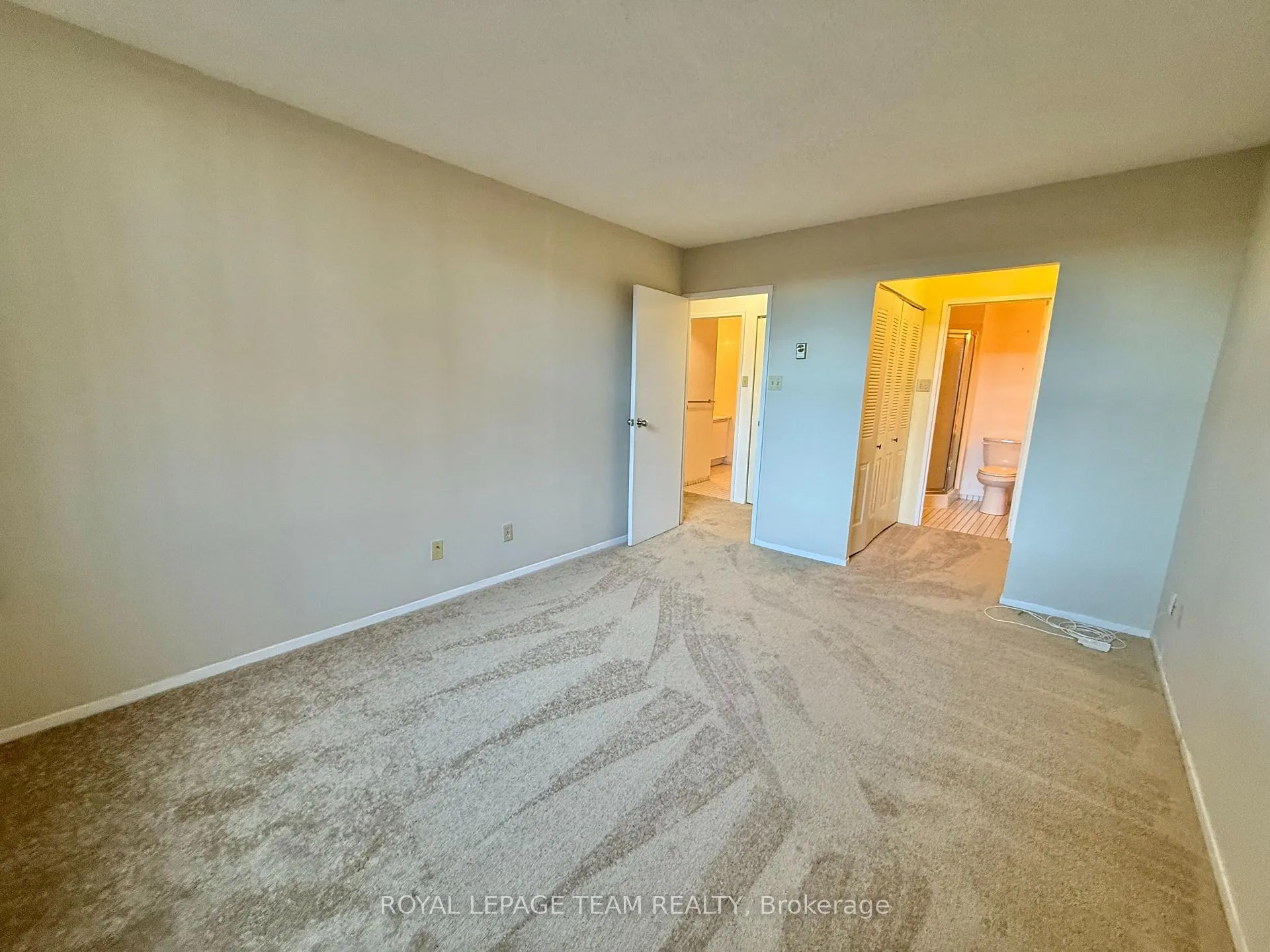 Photo 6 of Unit 102, 2760 Carousel Crescent, Ottawa, Emerald Woods/Sawmill Creek — HOMEH