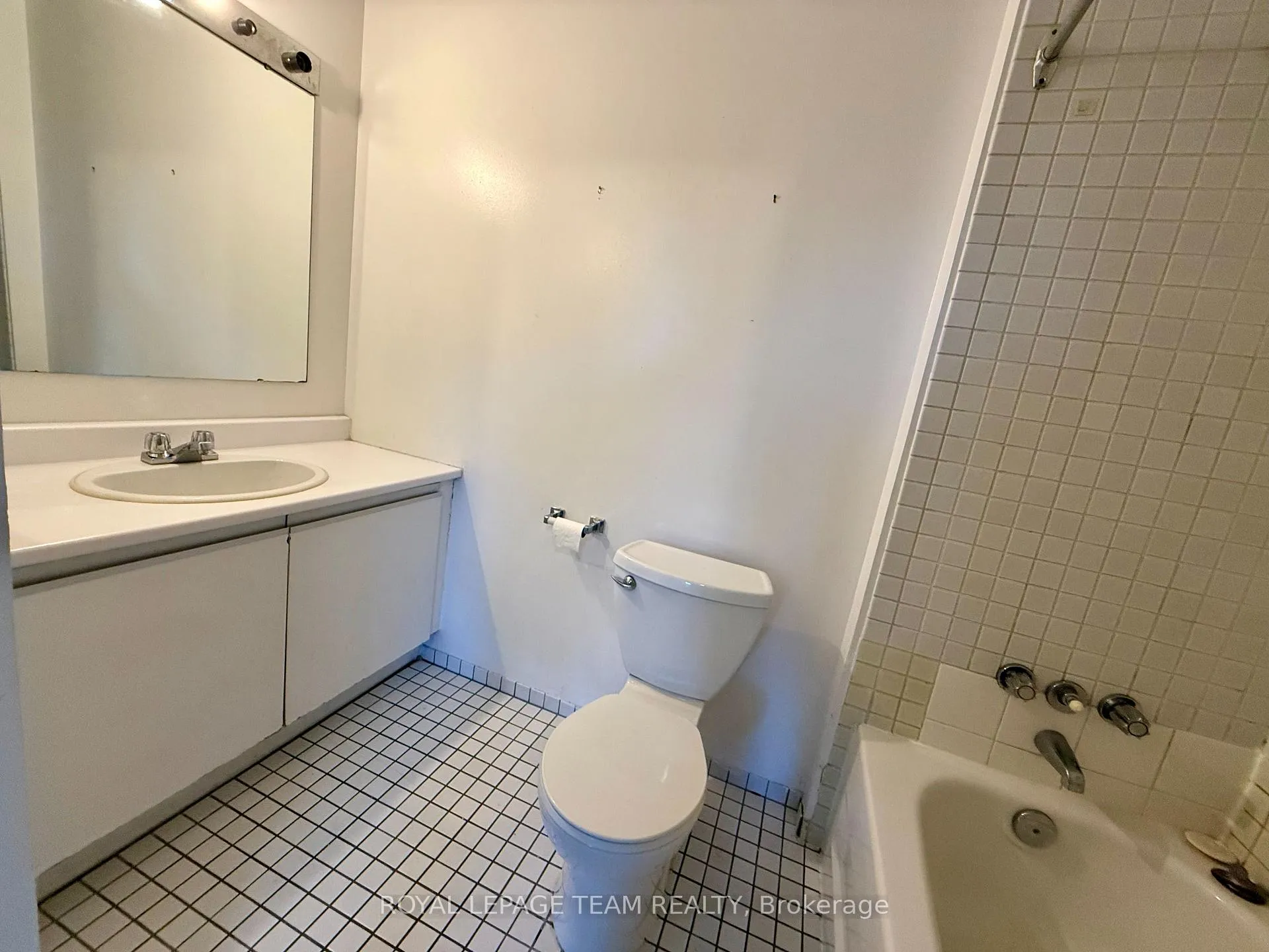 Photo 9 of Unit 102, 2760 Carousel Crescent, Ottawa, Emerald Woods/Sawmill Creek — HOMEH
