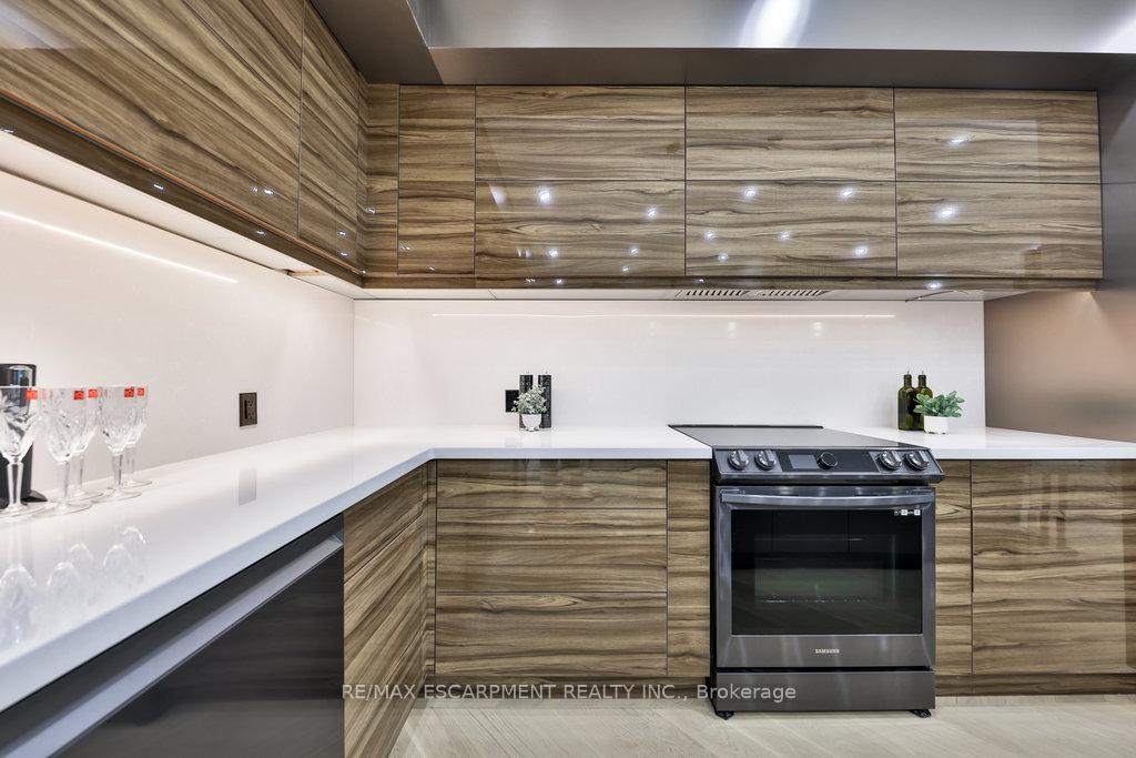 Photo 9 of 55 West 22nd Street, Hamilton, Westcliffe — HOMEH