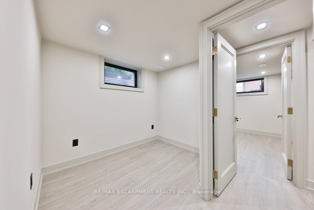 Photo 25 of 55 West 22nd Street, Hamilton, Westcliffe — HOMEH