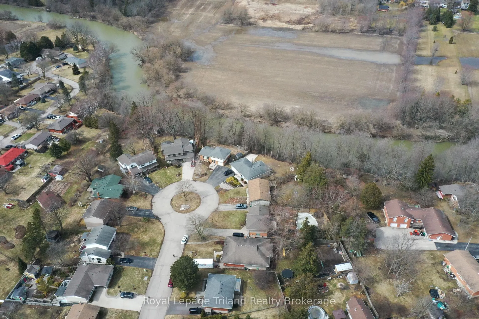 Photo 2 of 20 Centennial Crescent, Wilmot — HOMEH