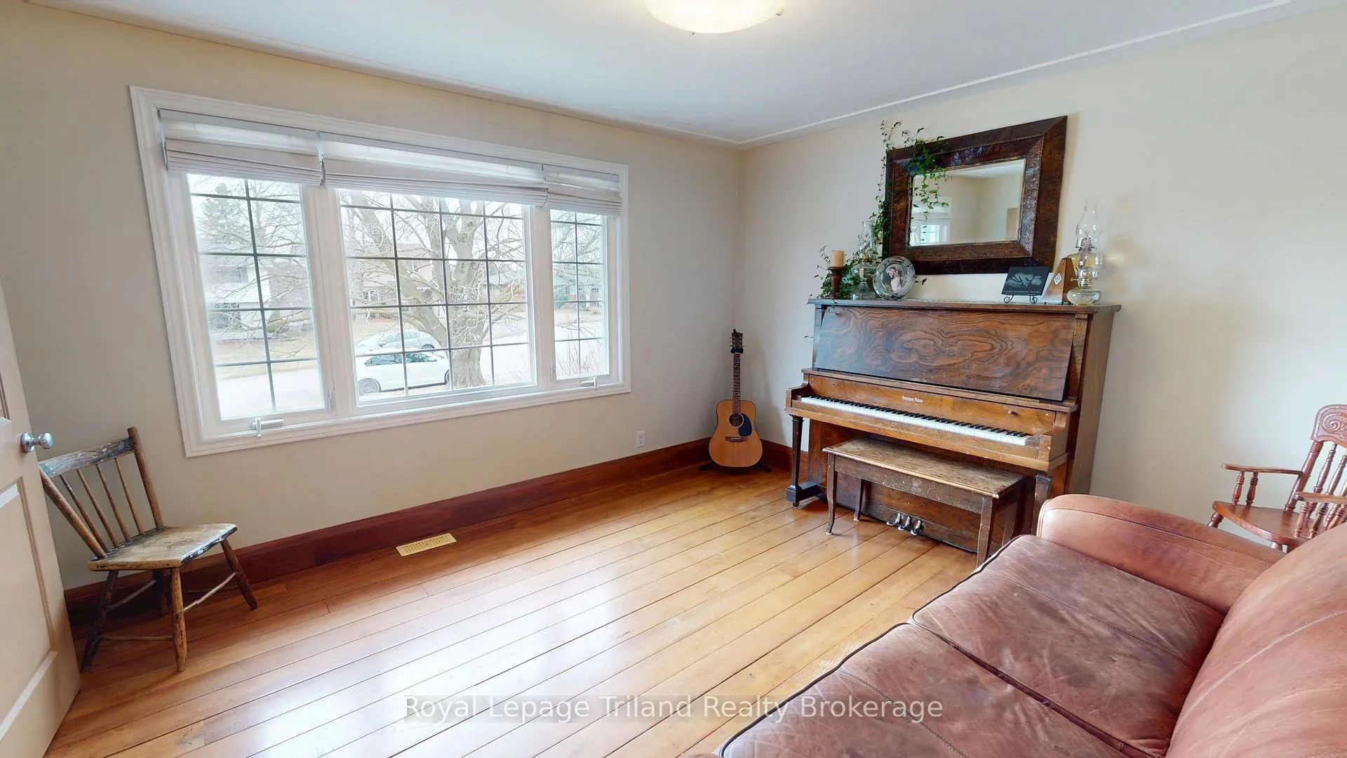 Photo 3 of 20 Centennial Crescent, Wilmot — HOMEH