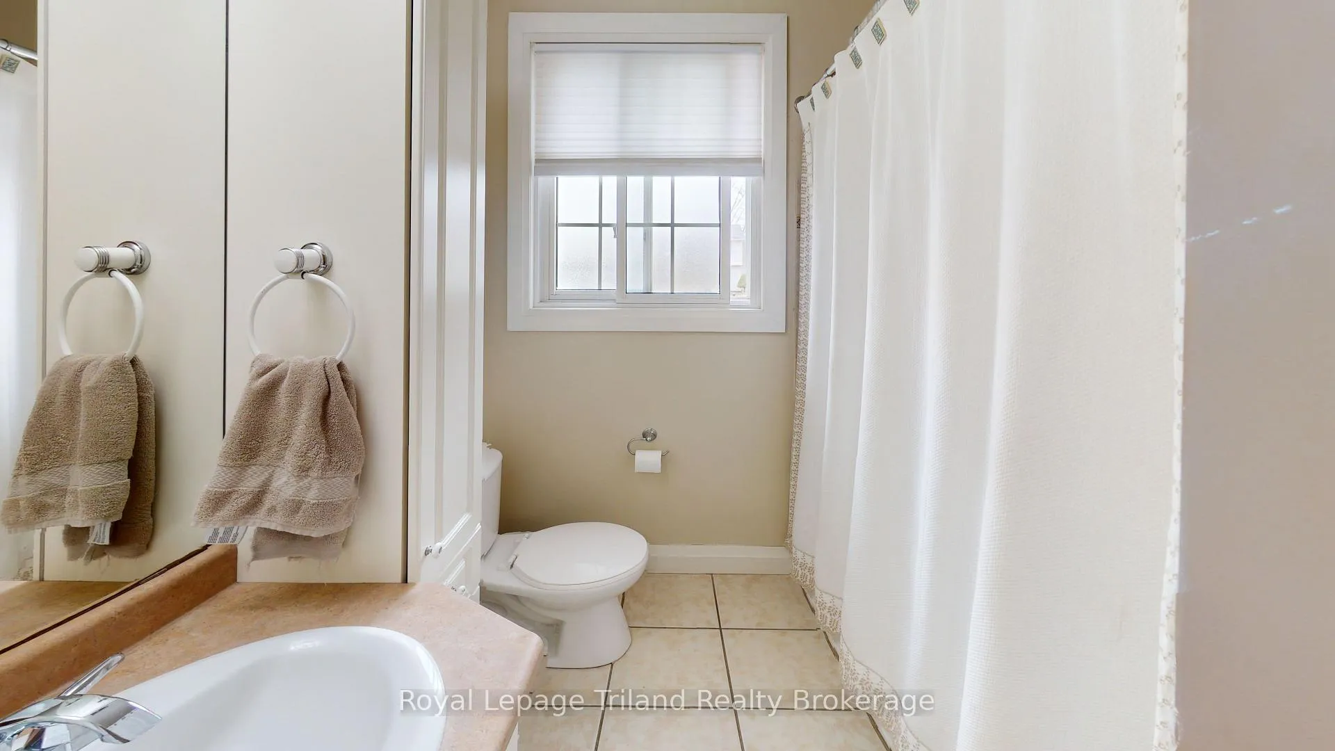 Photo 19 of 20 Centennial Crescent, Wilmot — HOMEH