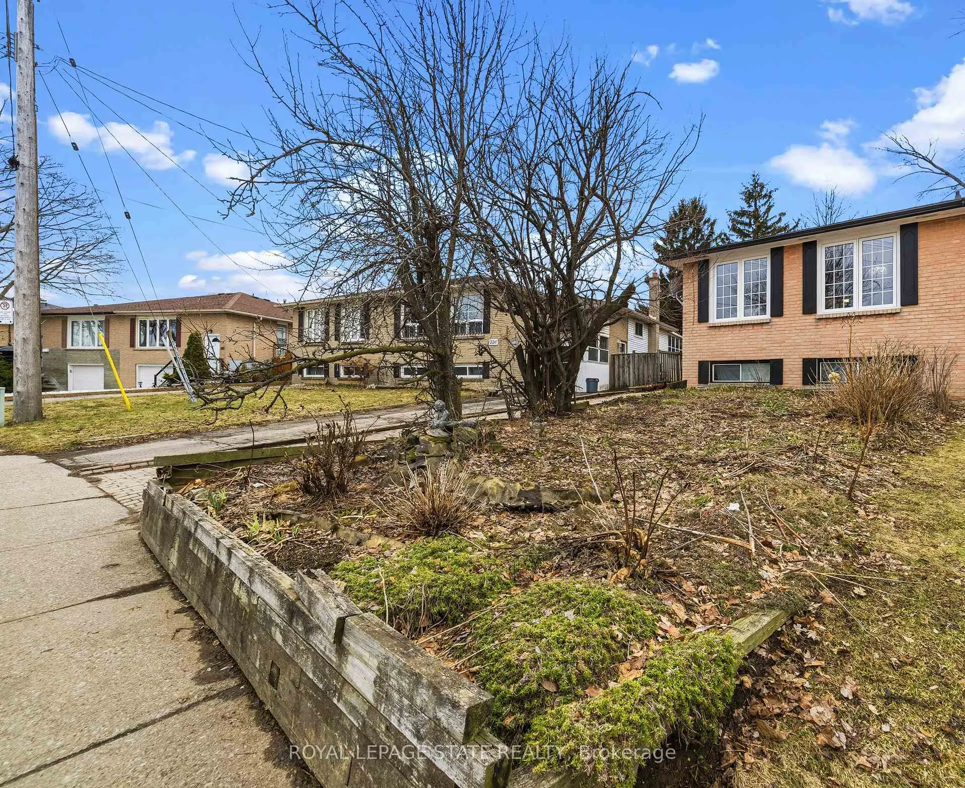 Photo 3 of 222 Greencedar Drive, Hamilton, Gurnett — HOMEH