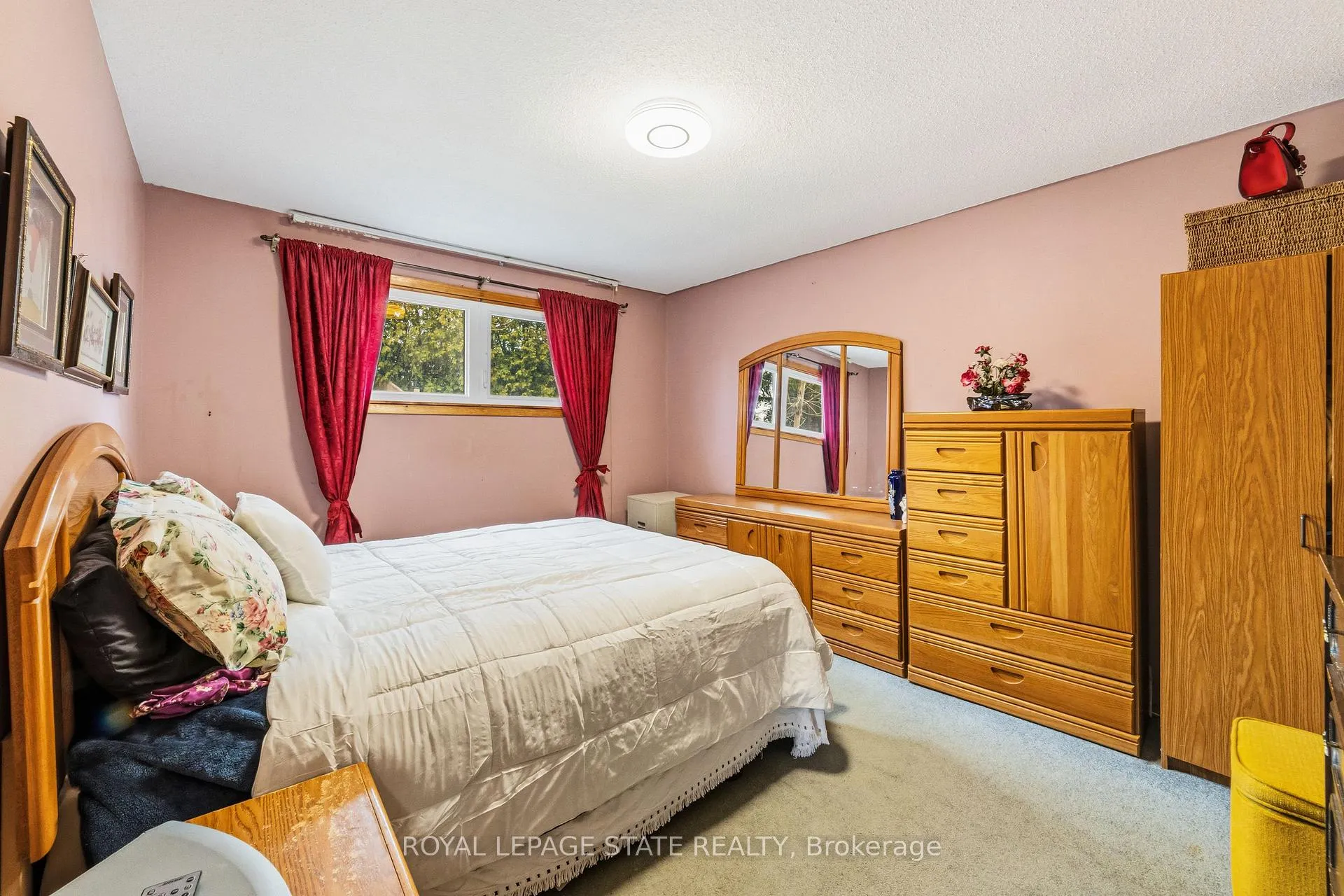 Photo 13 of 222 Greencedar Drive, Hamilton, Gurnett — HOMEH