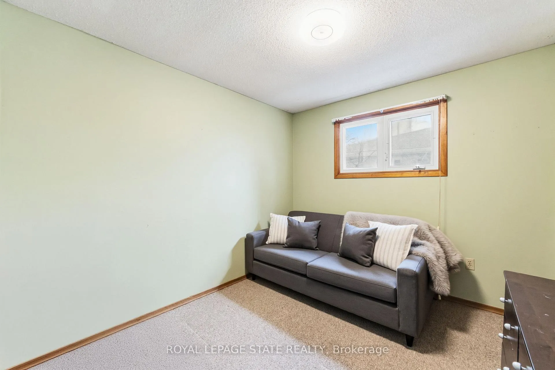 Photo 16 of 222 Greencedar Drive, Hamilton, Gurnett — HOMEH