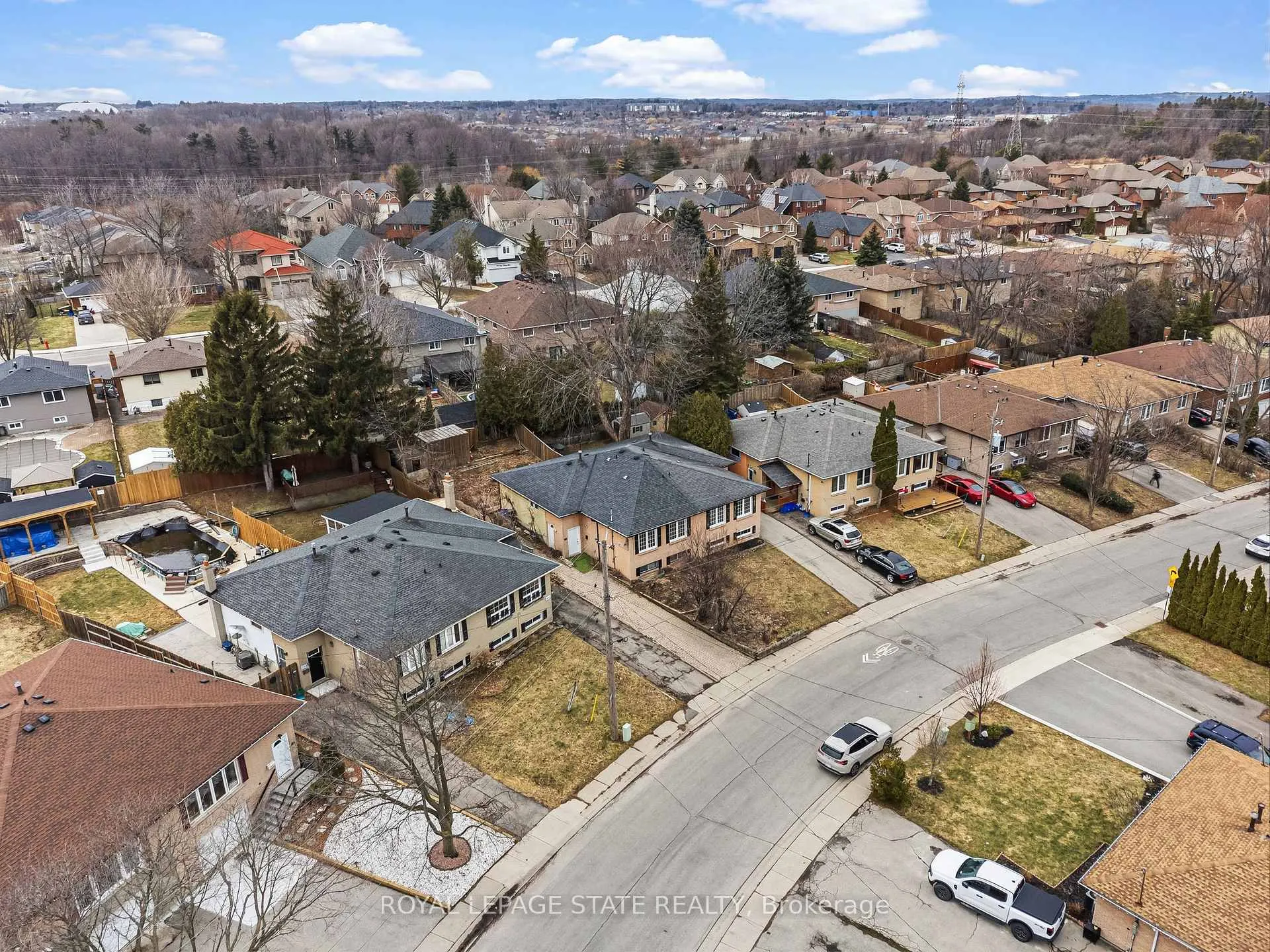 Photo 33 of 222 Greencedar Drive, Hamilton, Gurnett — HOMEH