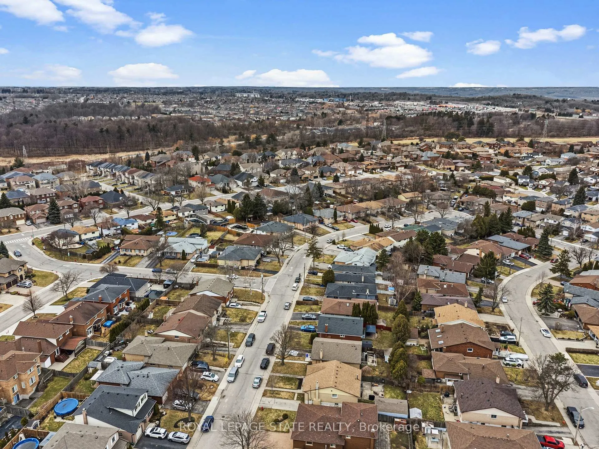 Photo 37 of 222 Greencedar Drive, Hamilton, Gurnett — HOMEH