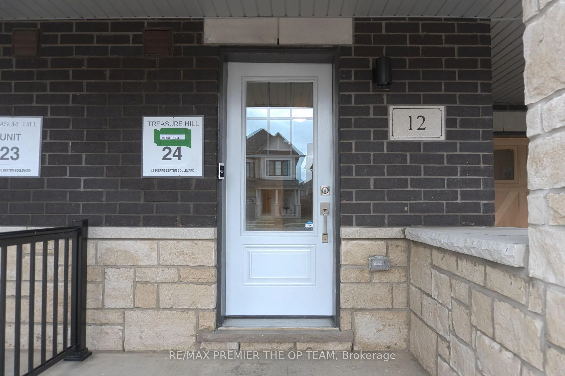 Photo 2 of 12 Pierre Berton Boulevard, Vaughan, Kleinburg — HOMEH