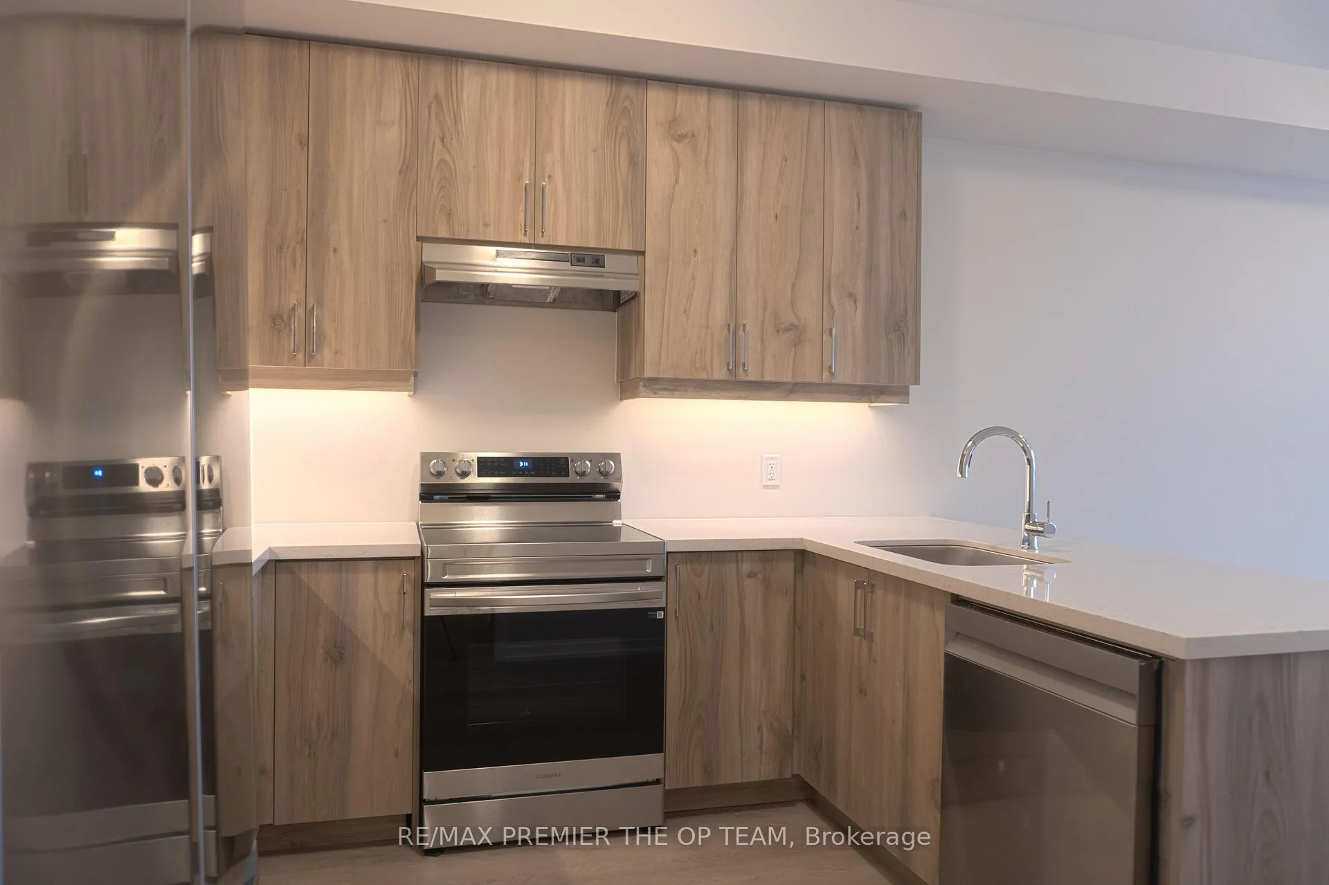 Photo 8 of 12 Pierre Berton Boulevard, Vaughan, Kleinburg — HOMEH
