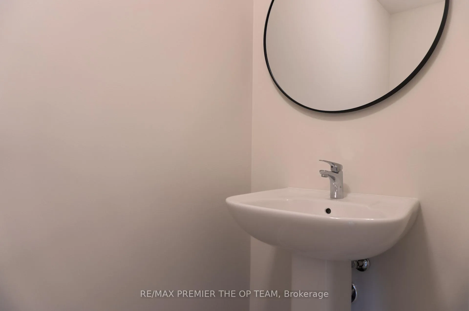 Photo 10 of 12 Pierre Berton Boulevard, Vaughan, Kleinburg — HOMEH