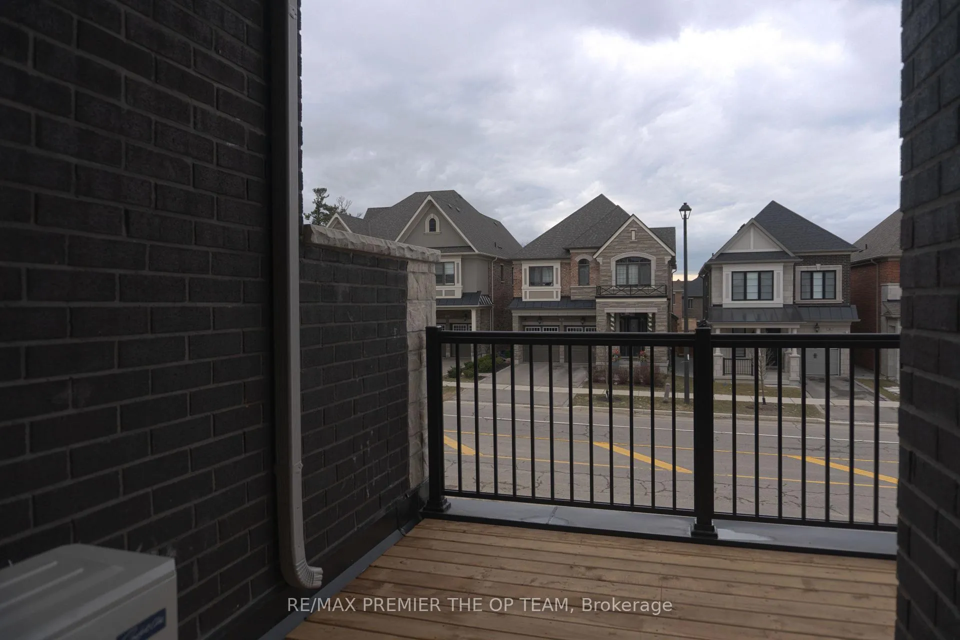 Photo 12 of 12 Pierre Berton Boulevard, Vaughan, Kleinburg — HOMEH