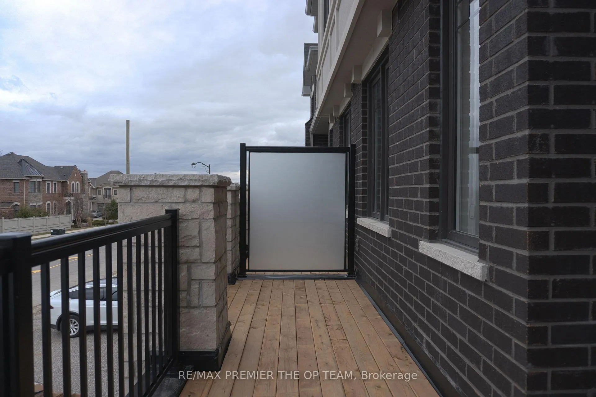 Photo 13 of 12 Pierre Berton Boulevard, Vaughan, Kleinburg — HOMEH