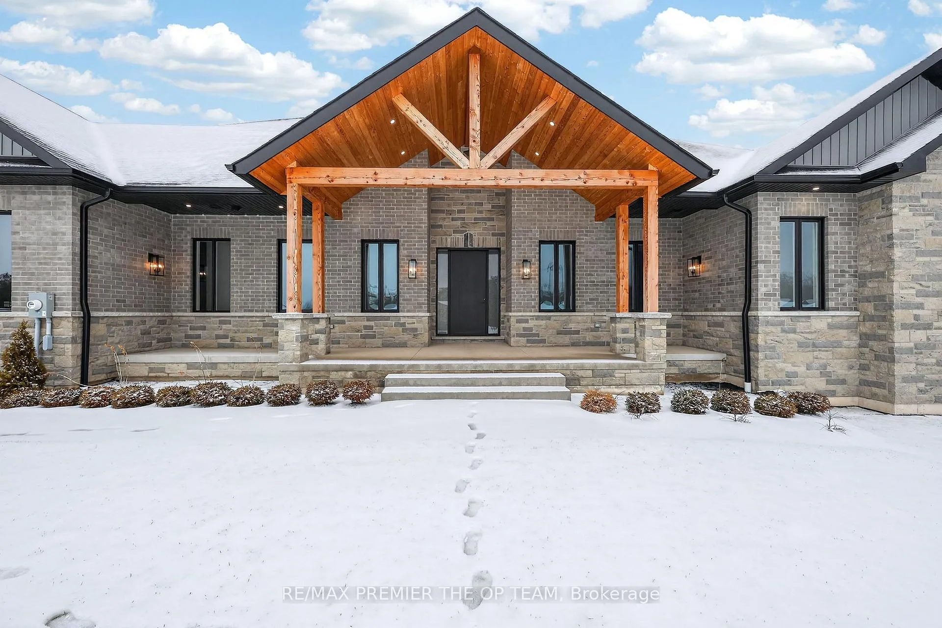 Photo 2 of 60 Marni Lane, Springwater, Rural Springwater — HOMEH