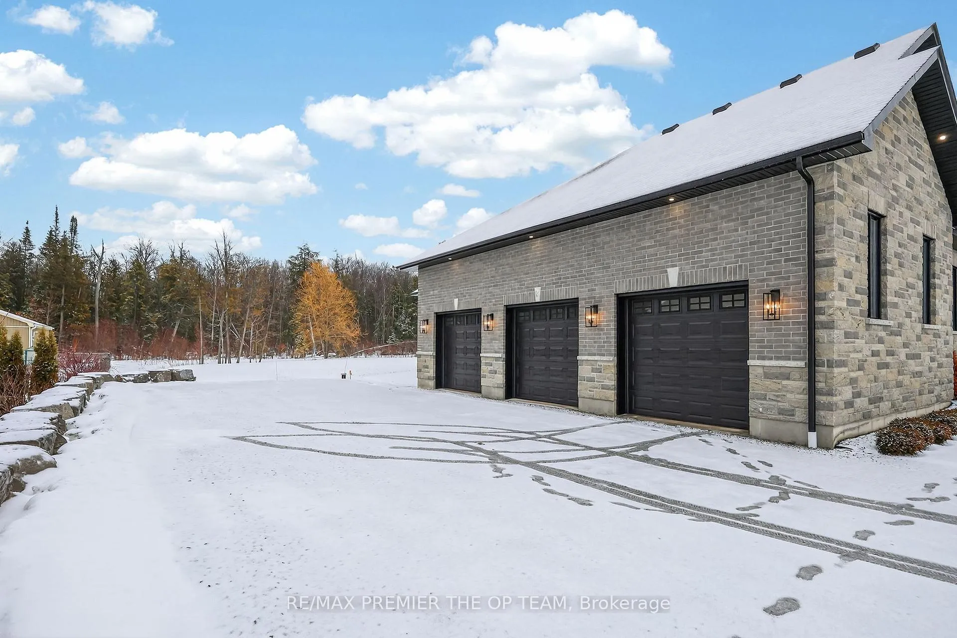Photo 5 of 60 Marni Lane, Springwater, Rural Springwater — HOMEH