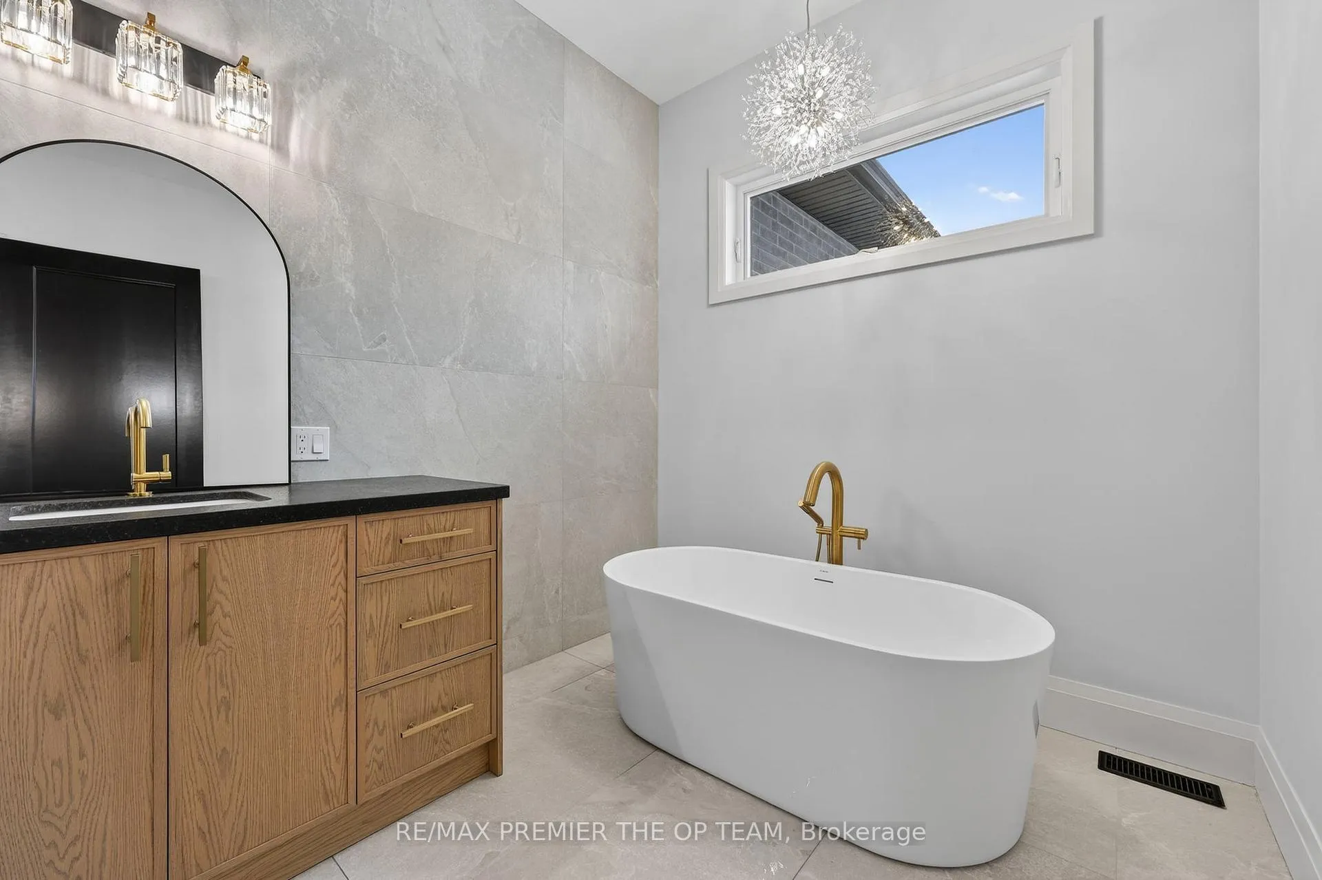 Photo 32 of 60 Marni Lane, Springwater, Rural Springwater — HOMEH