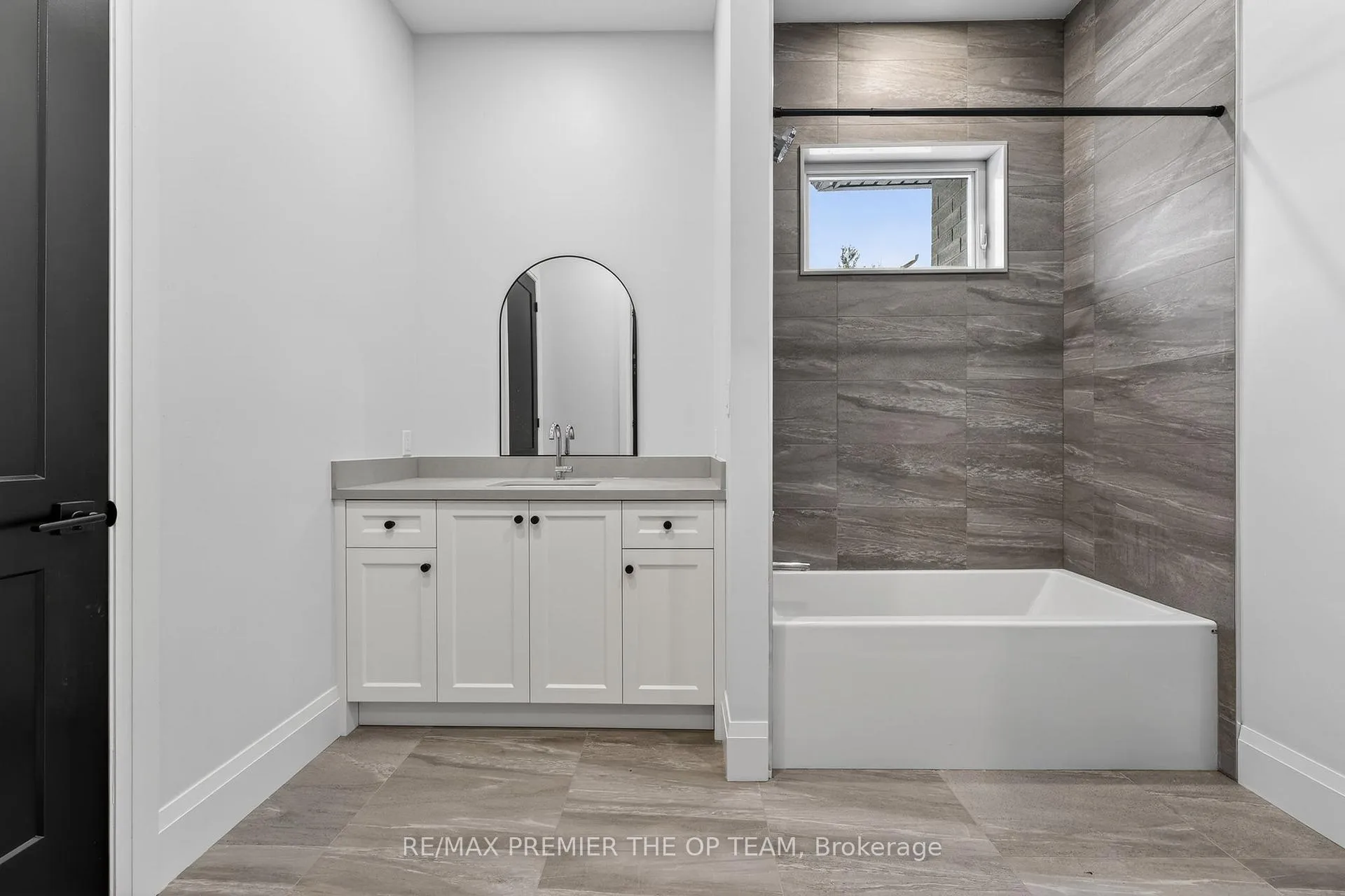 Photo 40 of 60 Marni Lane, Springwater, Rural Springwater — HOMEH
