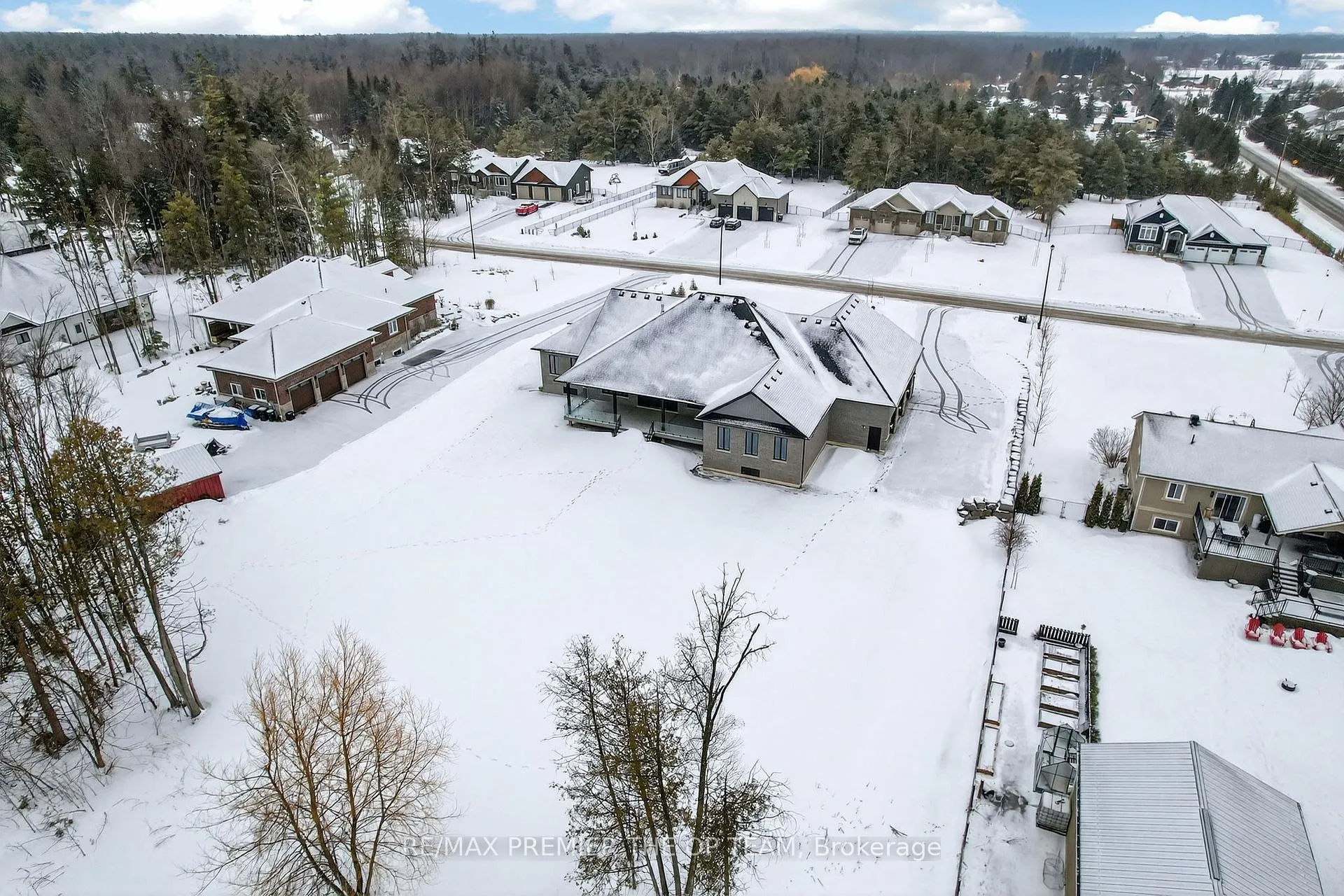 Photo 46 of 60 Marni Lane, Springwater, Rural Springwater — HOMEH