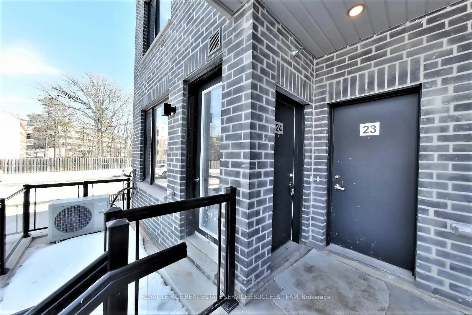 Photo 2 of Unit 24, 3473 Widdicombe Way, Mississauga, Erin Mills — HOMEH
