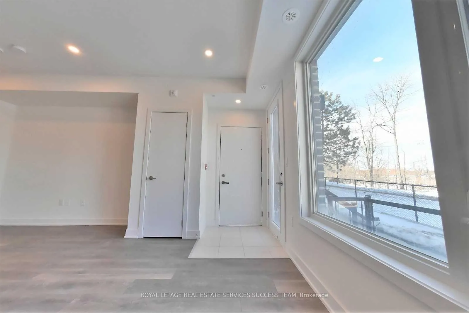 Photo 4 of Unit 24, 3473 Widdicombe Way, Mississauga, Erin Mills — HOMEH