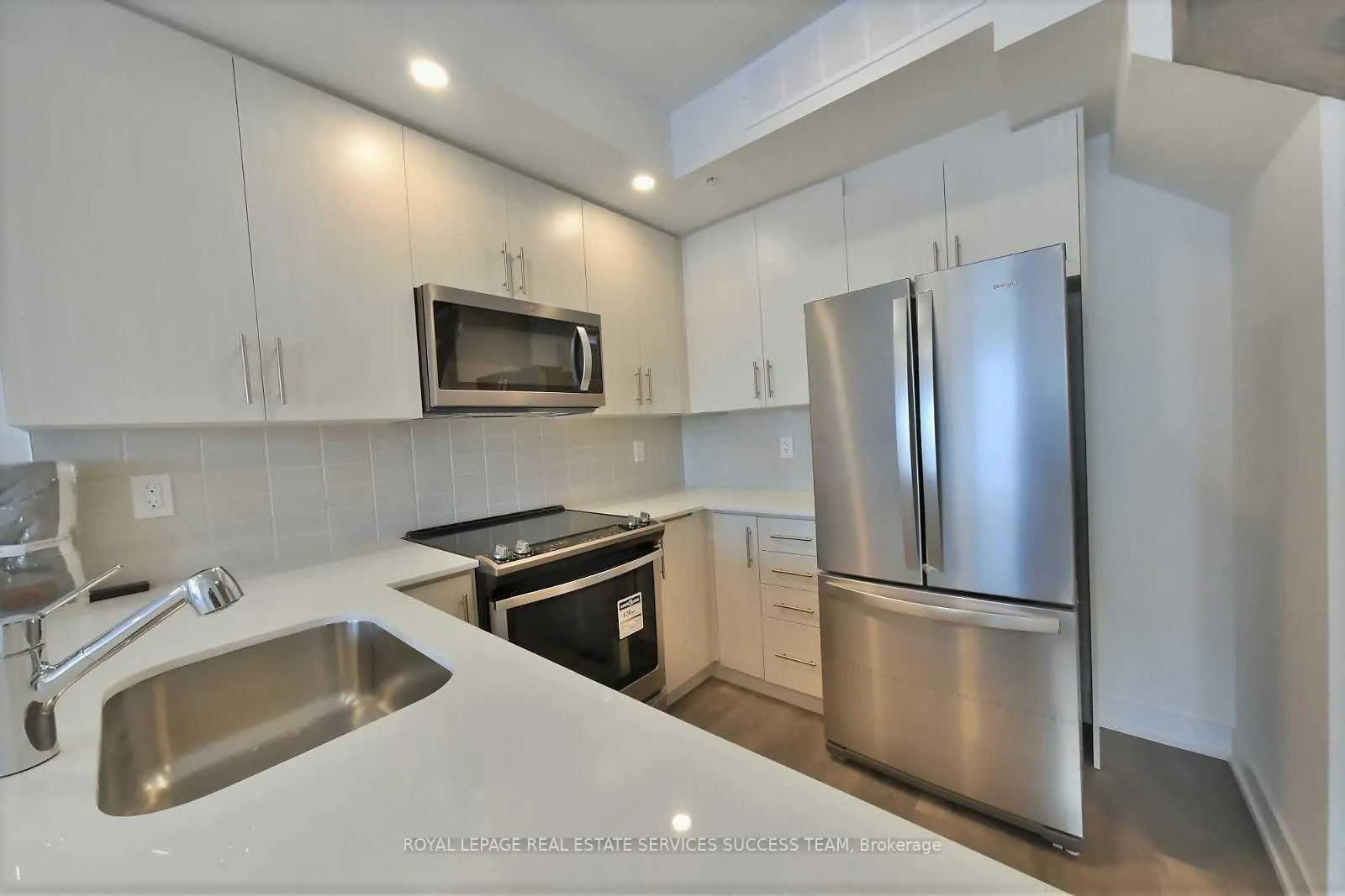 Photo 8 of Unit 24, 3473 Widdicombe Way, Mississauga, Erin Mills — HOMEH