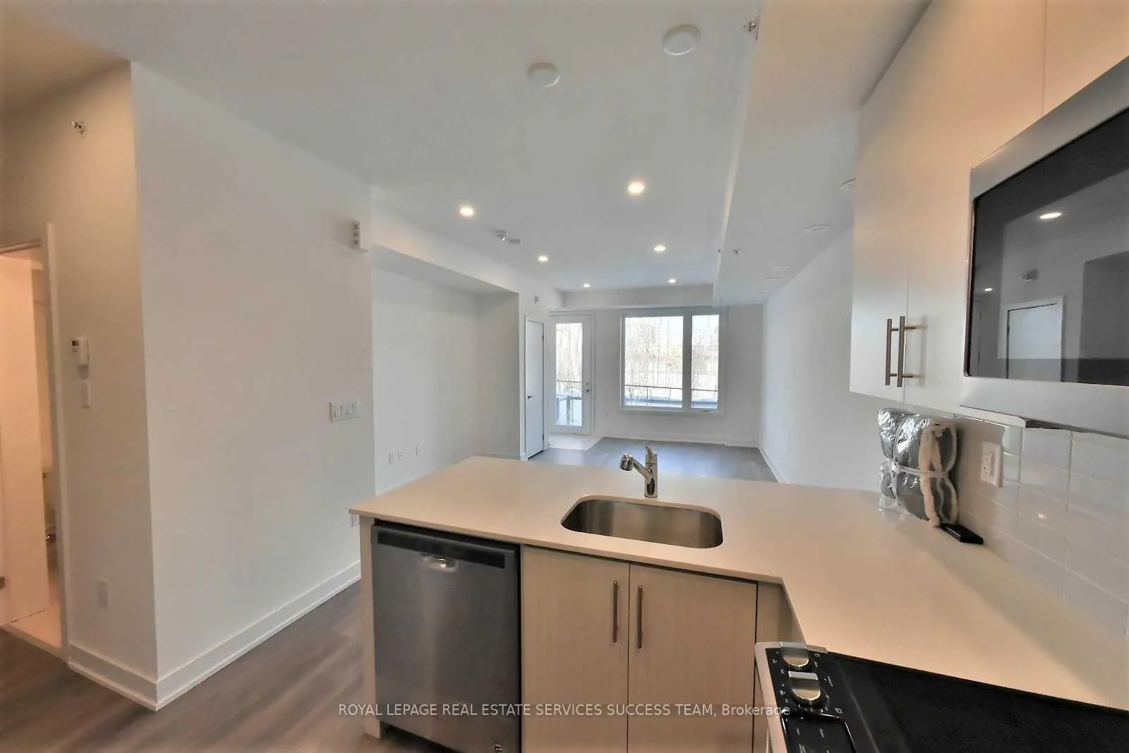 Photo 9 of Unit 24, 3473 Widdicombe Way, Mississauga, Erin Mills — HOMEH