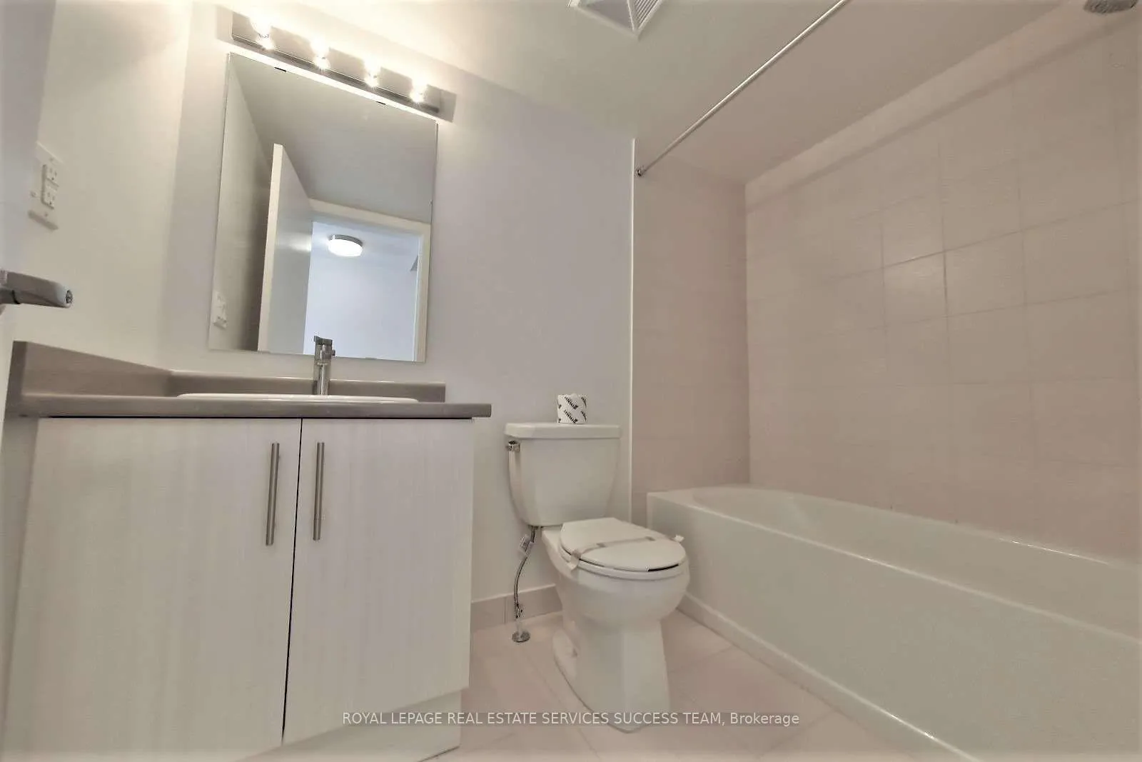 Photo 17 of Unit 24, 3473 Widdicombe Way, Mississauga, Erin Mills — HOMEH