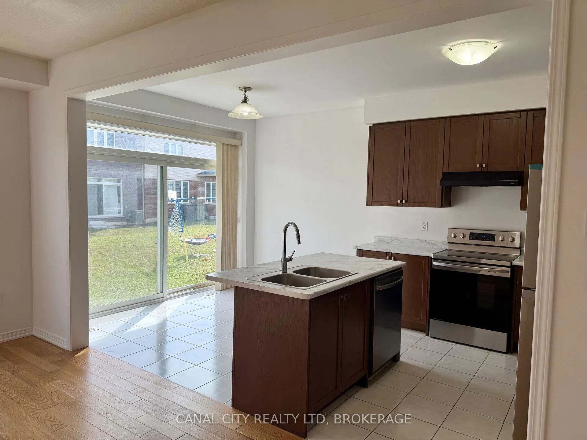Photo 6 of 51 Esther Crescent, Thorold, Hurricane/Merrittville — HOMEH