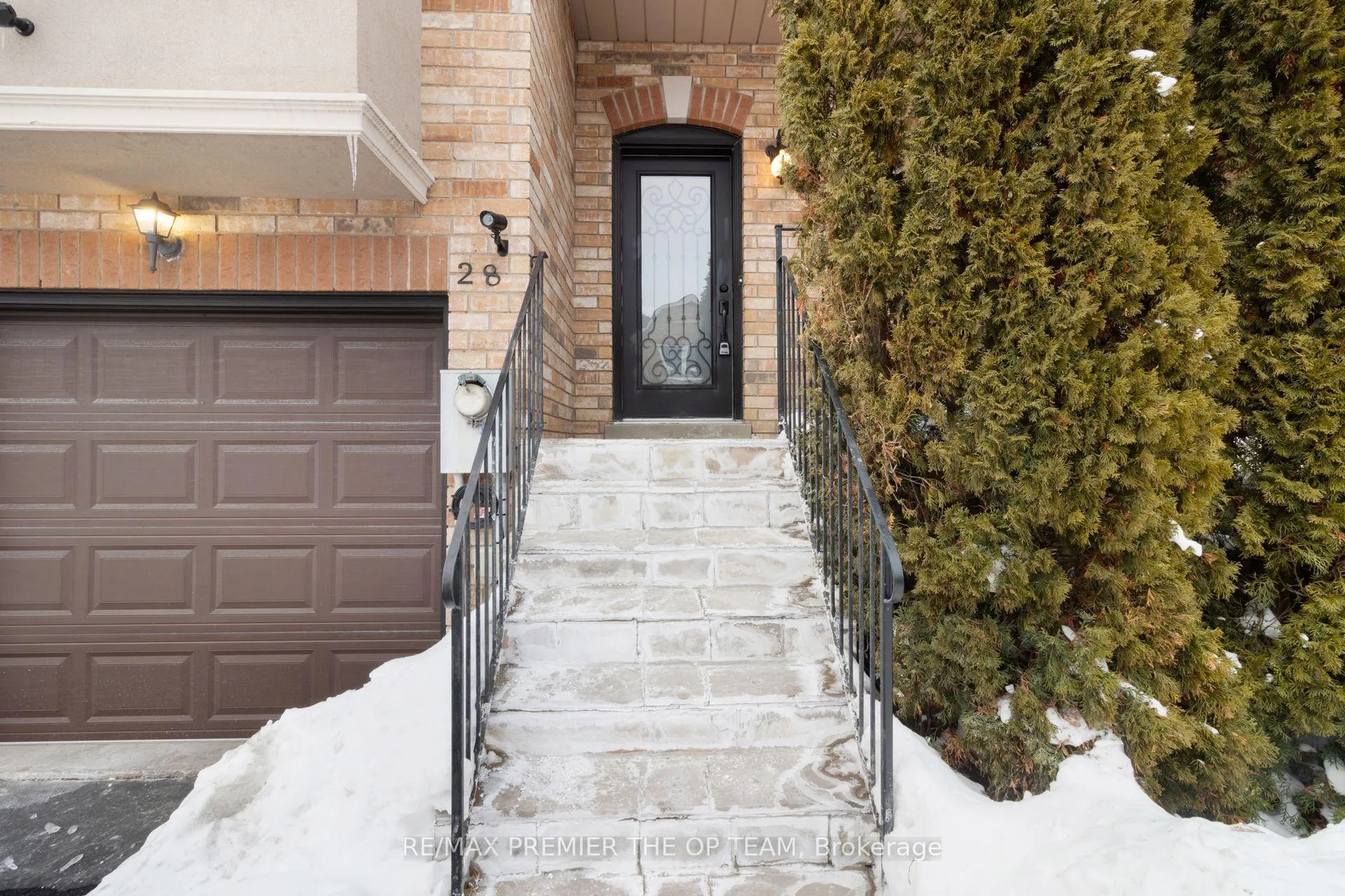 Photo 4 of 28 Kelso Crescent, Vaughan, Maple — HOMEH