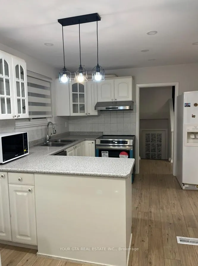 Photo 7 of Unit Upper, 1867 Sandgate Crescent, Mississauga, Clarkson — HOMEH