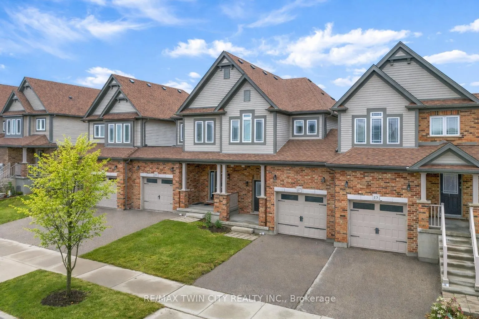 Photo 2 of 17 Valleybrook Drive, Kitchener — HOMEH