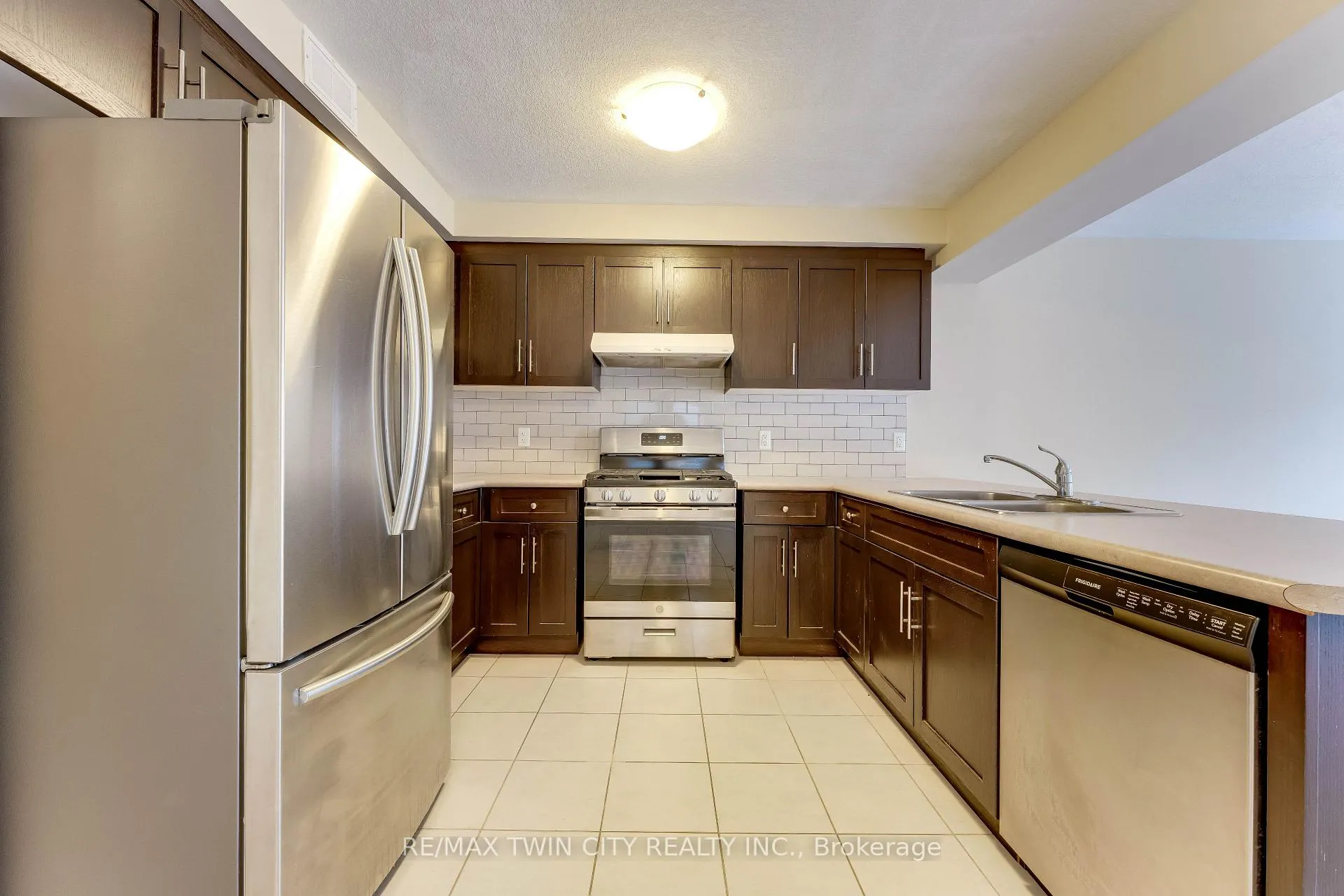 Photo 9 of 17 Valleybrook Drive, Kitchener — HOMEH