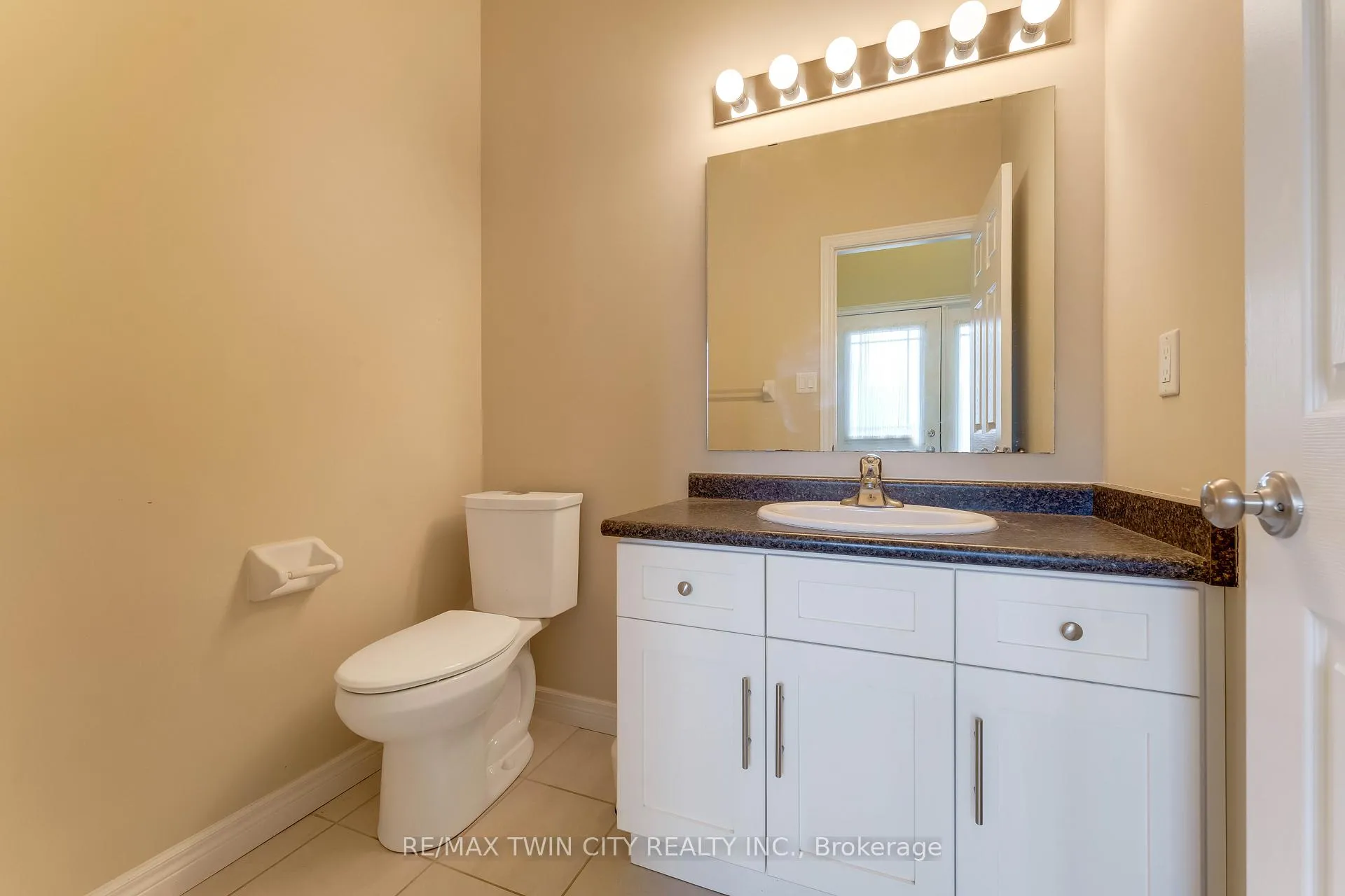 Photo 12 of 17 Valleybrook Drive, Kitchener — HOMEH
