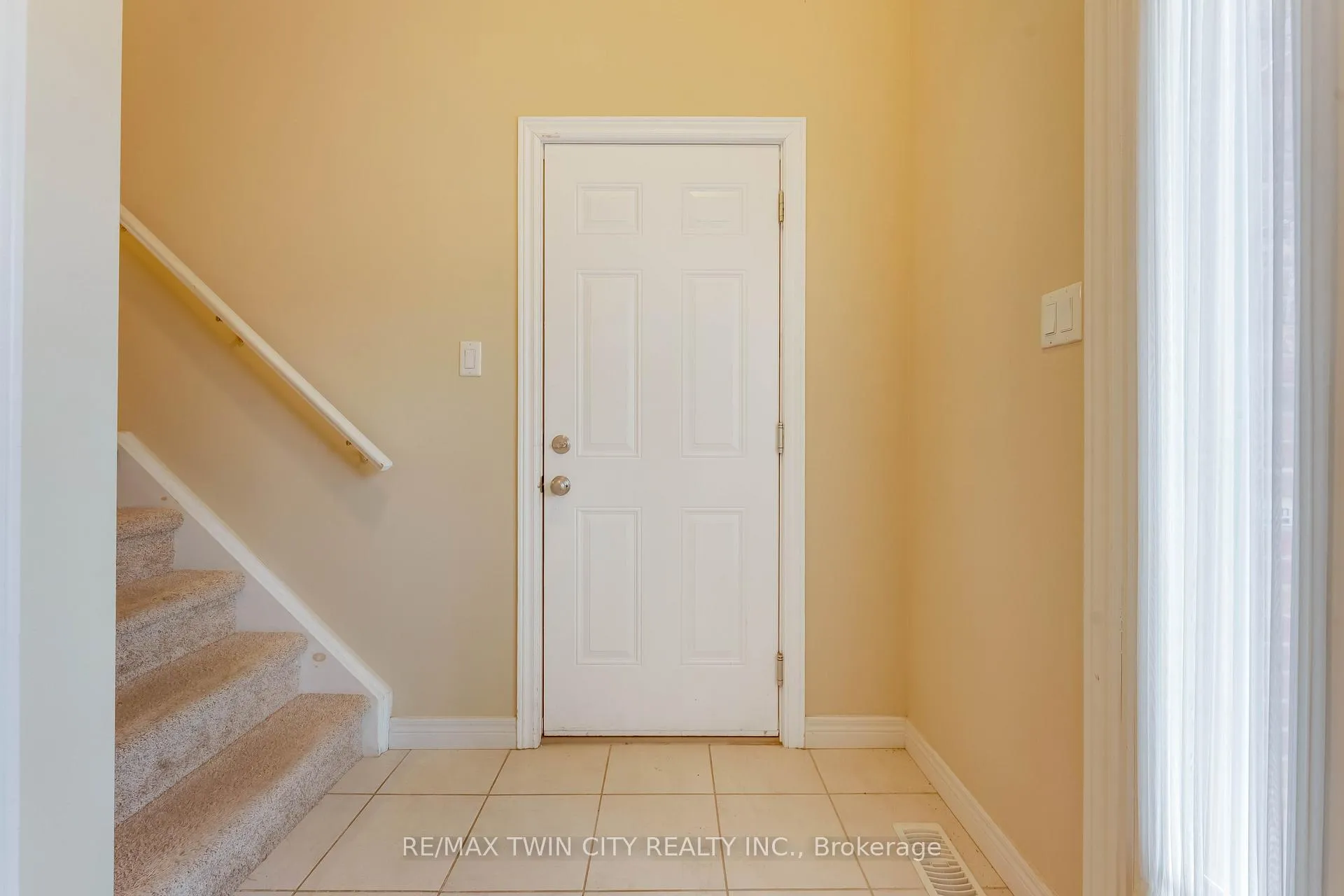 Photo 13 of 17 Valleybrook Drive, Kitchener — HOMEH
