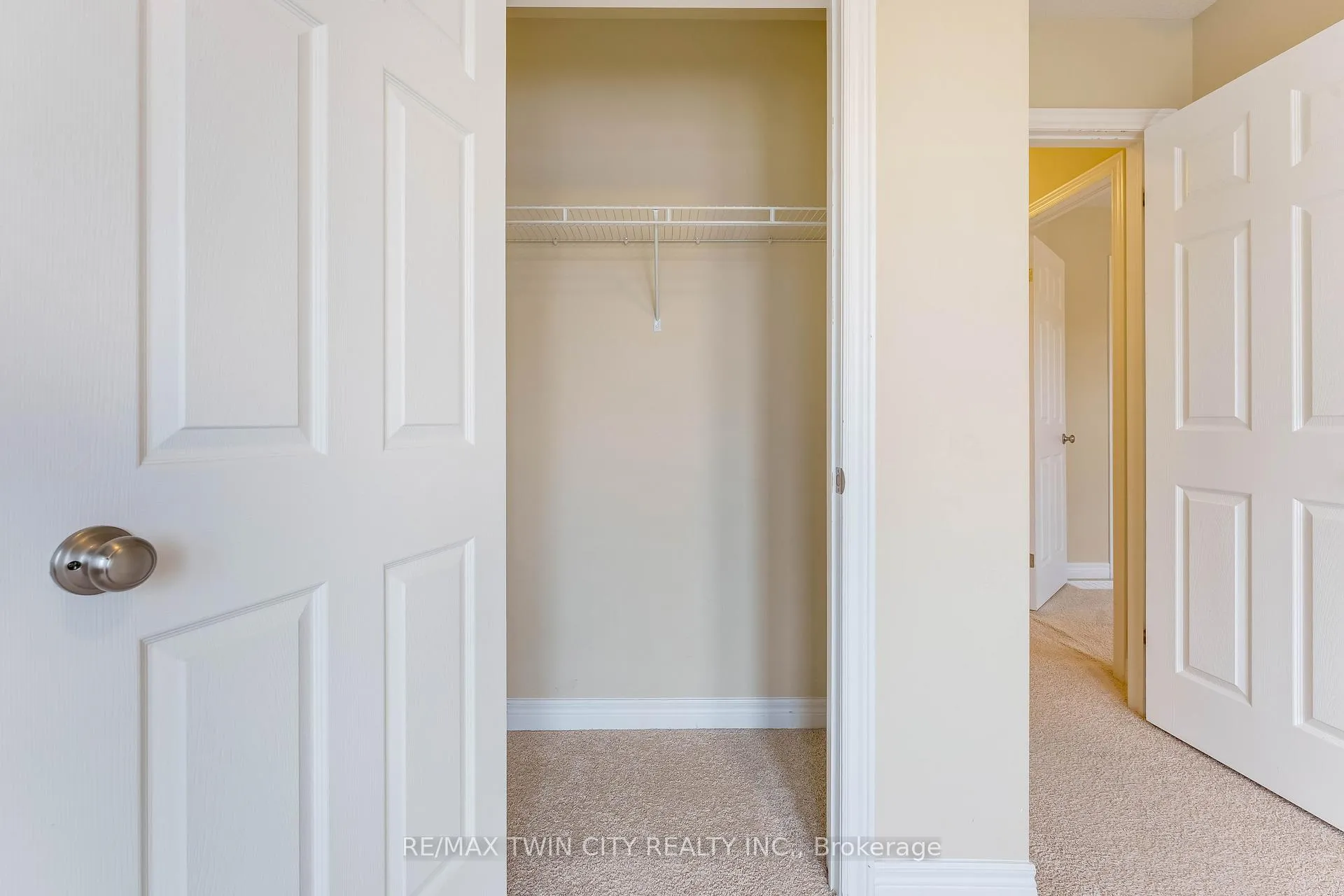 Photo 14 of 17 Valleybrook Drive, Kitchener — HOMEH