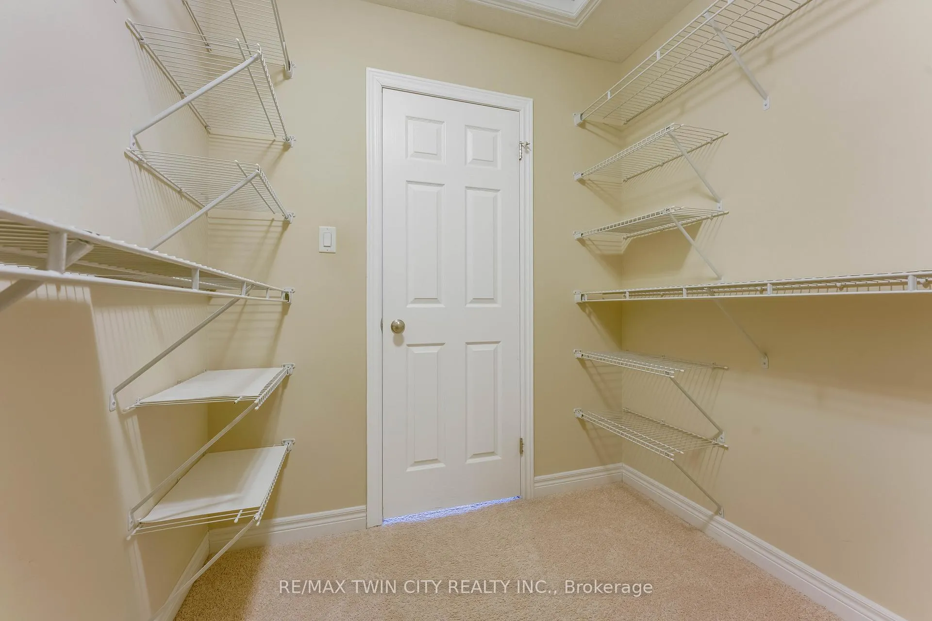 Photo 20 of 17 Valleybrook Drive, Kitchener — HOMEH