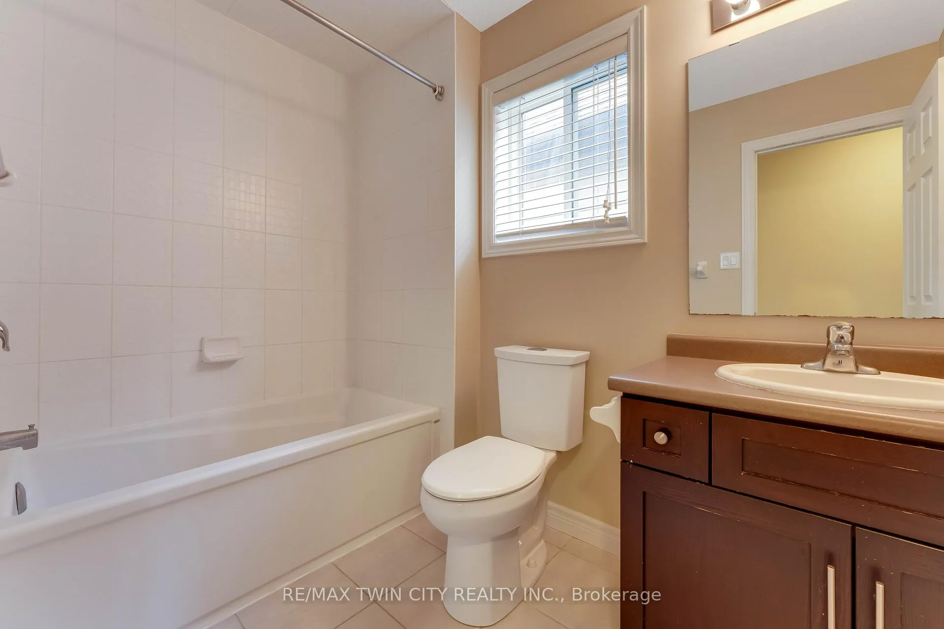 Photo 25 of 17 Valleybrook Drive, Kitchener — HOMEH