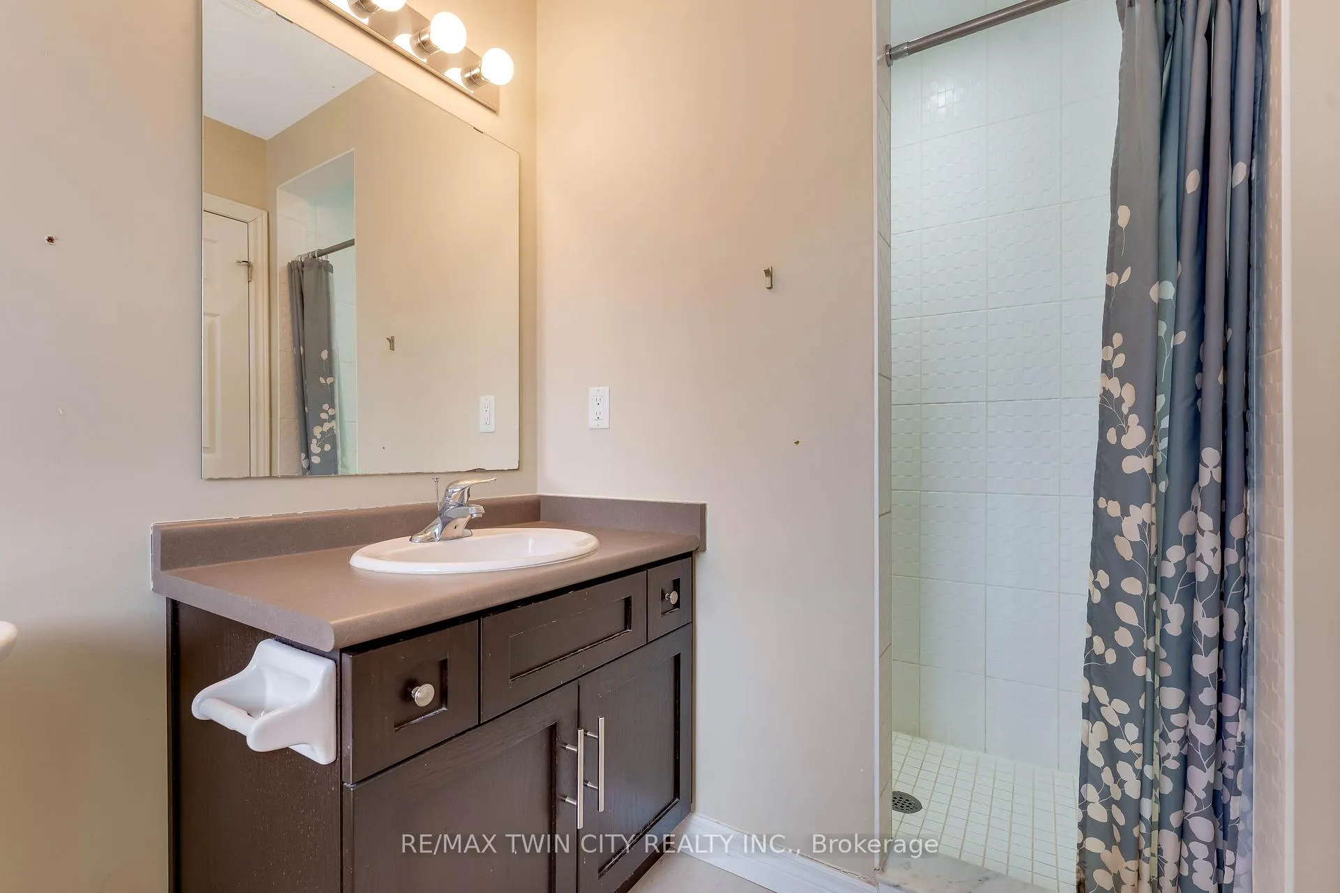 Photo 26 of 17 Valleybrook Drive, Kitchener — HOMEH