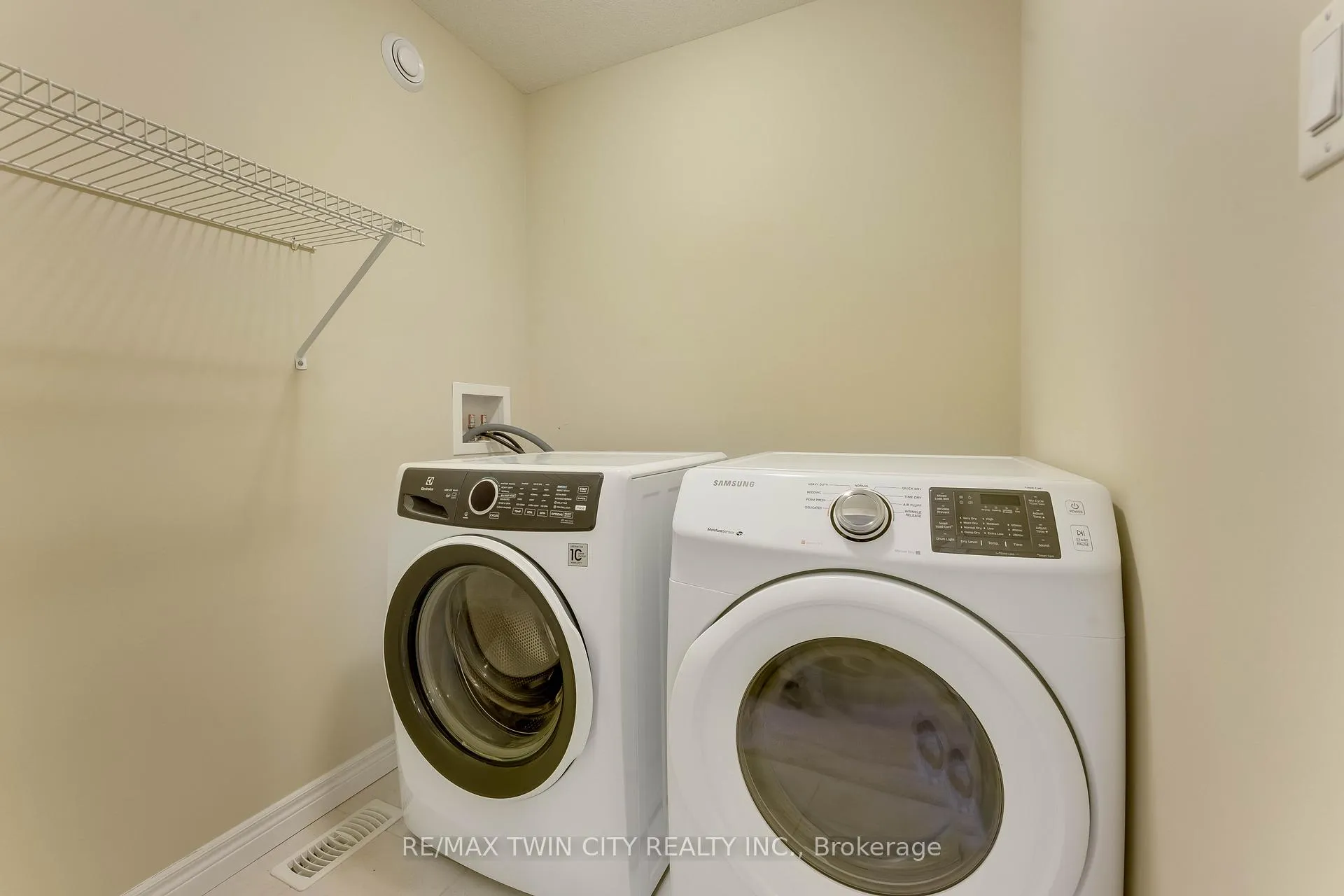 Photo 31 of 17 Valleybrook Drive, Kitchener — HOMEH