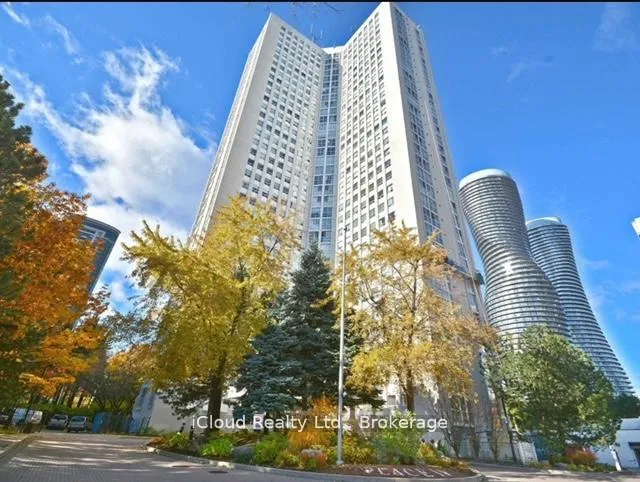 Front of Unit 3208, 3650 Kaneff Crescent