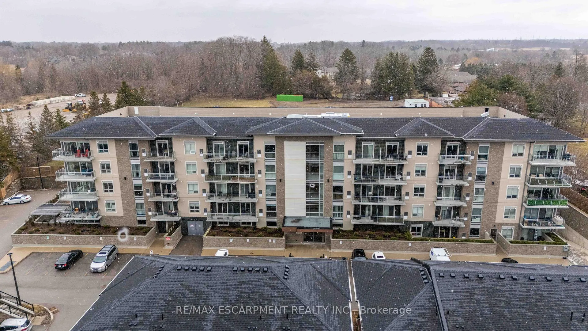 Front of Unit 504, 16 Markle Crescent