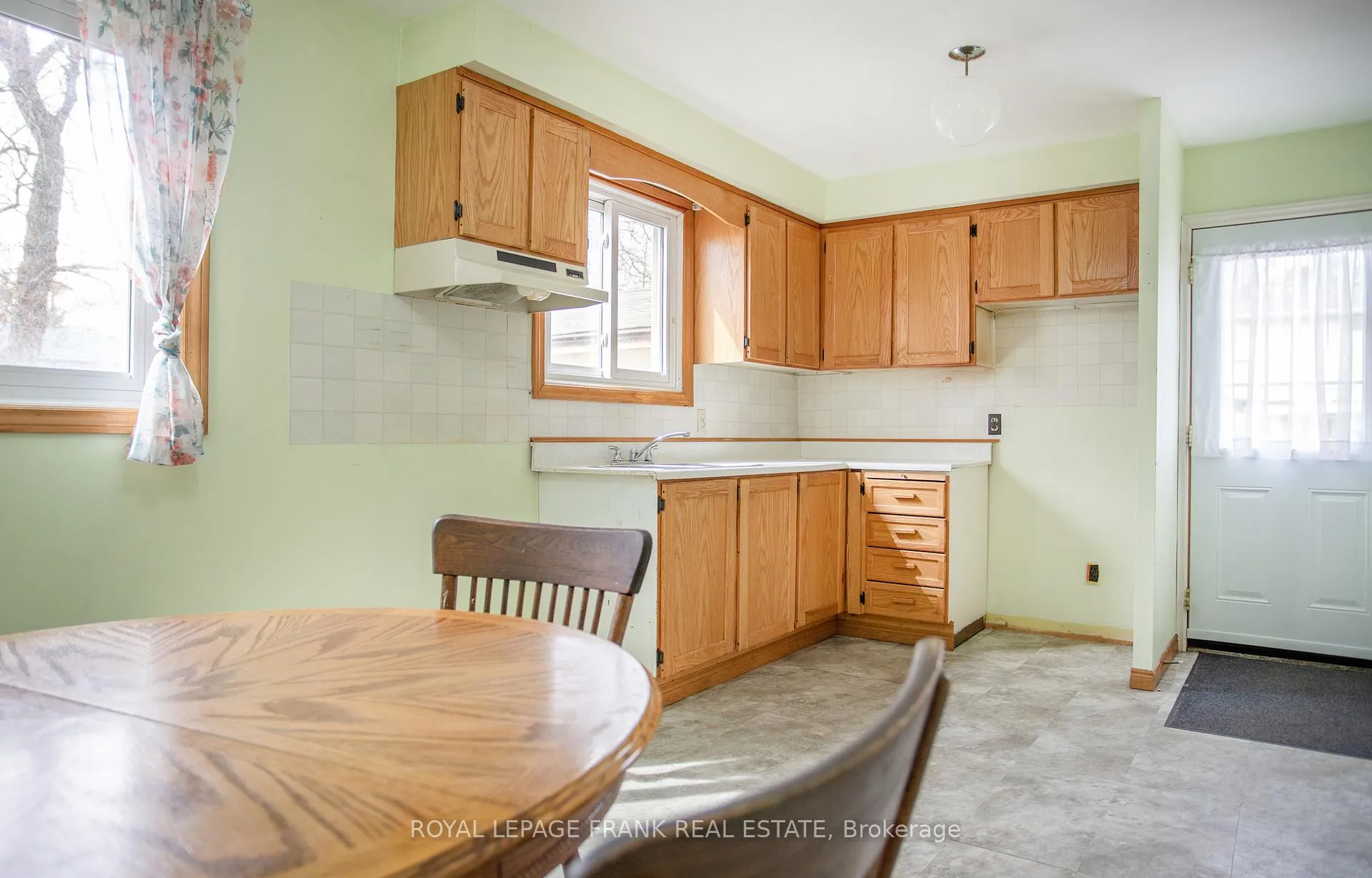 Photo 10 of 1120 King Street, Whitby, Downtown Whitby — HOMEH