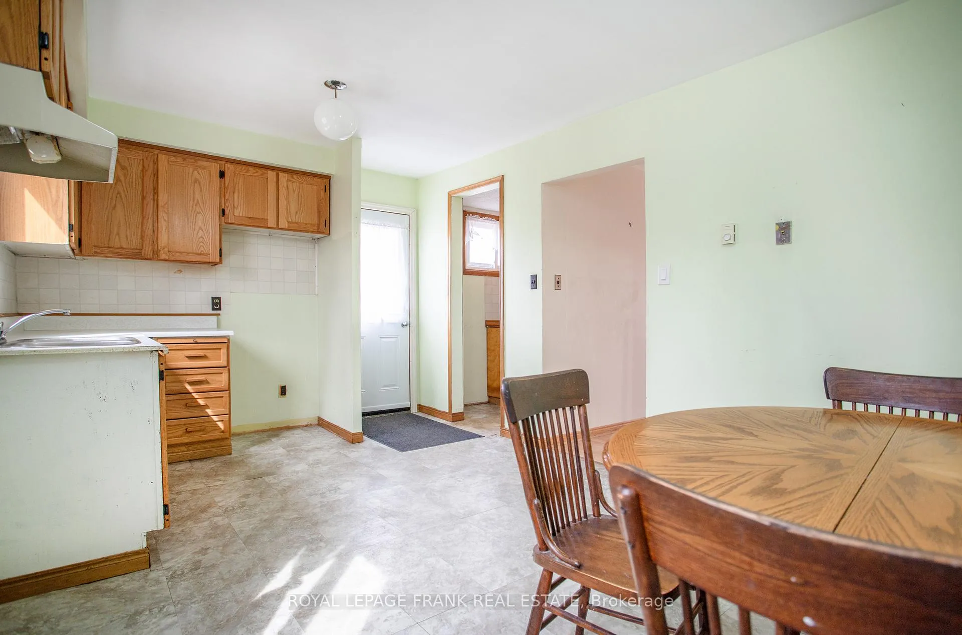 Photo 11 of 1120 King Street, Whitby, Downtown Whitby — HOMEH