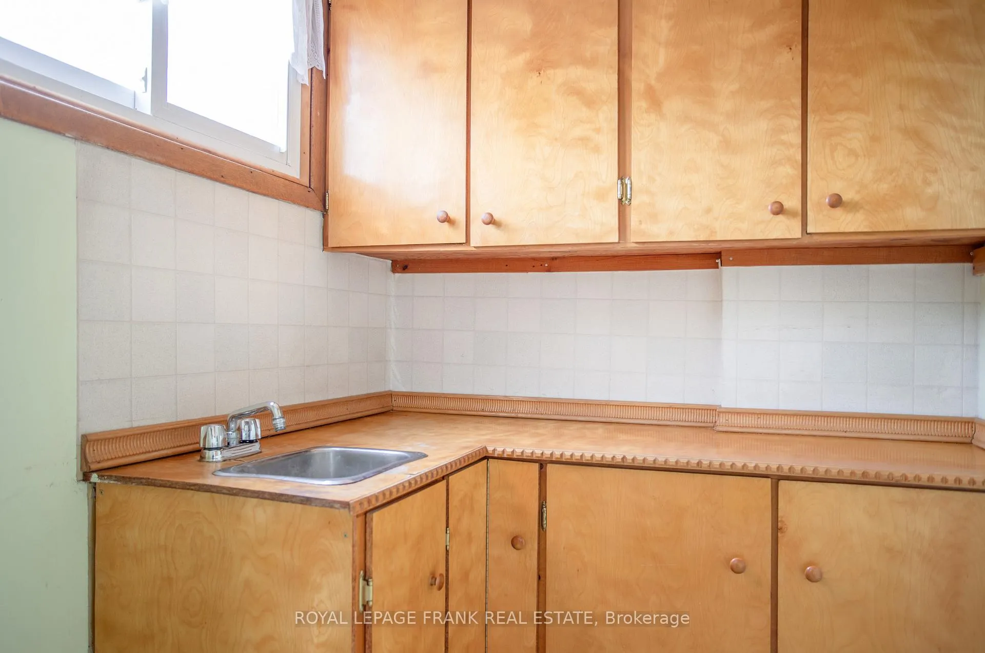 Photo 12 of 1120 King Street, Whitby, Downtown Whitby — HOMEH