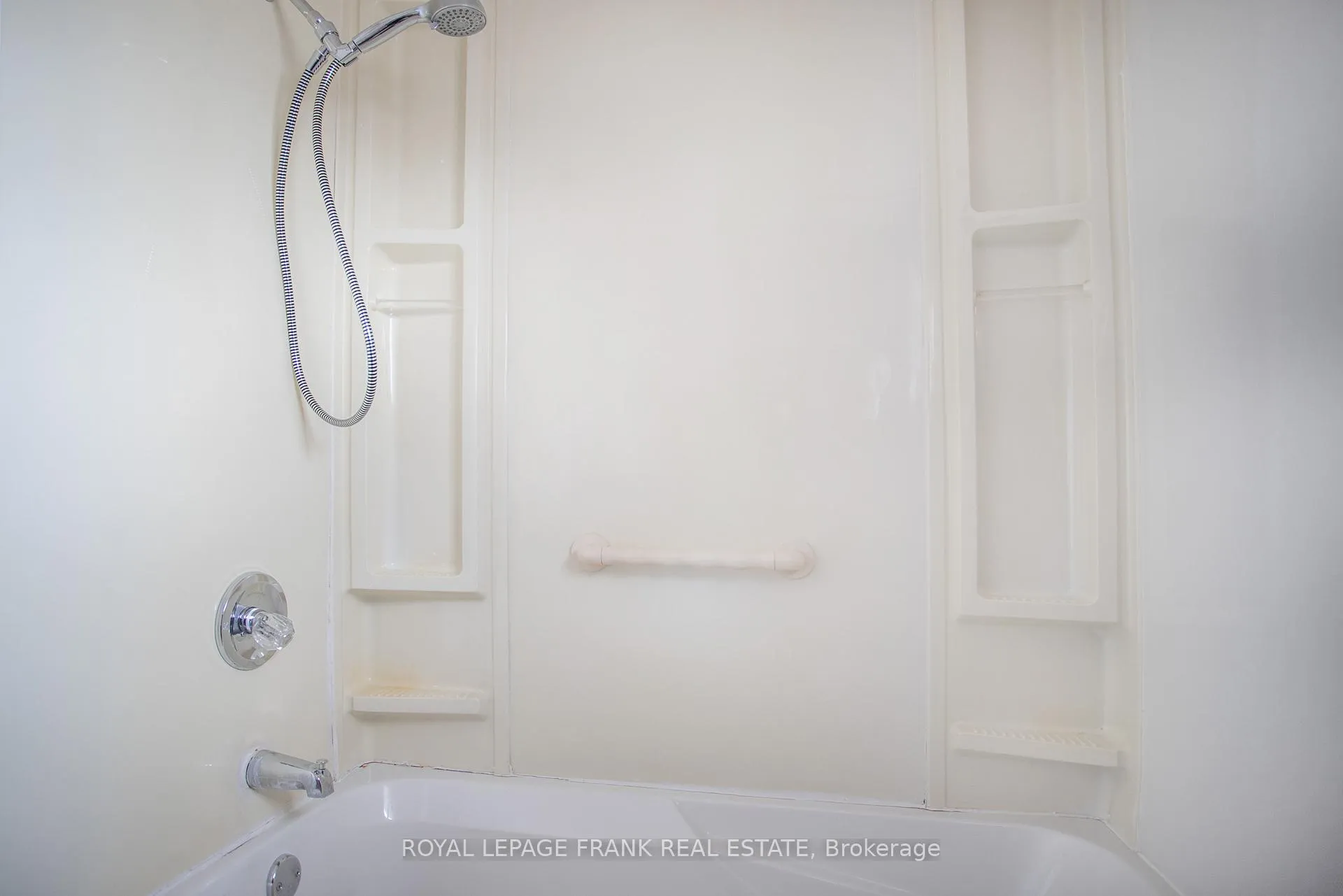 Photo 21 of 1120 King Street, Whitby, Downtown Whitby — HOMEH