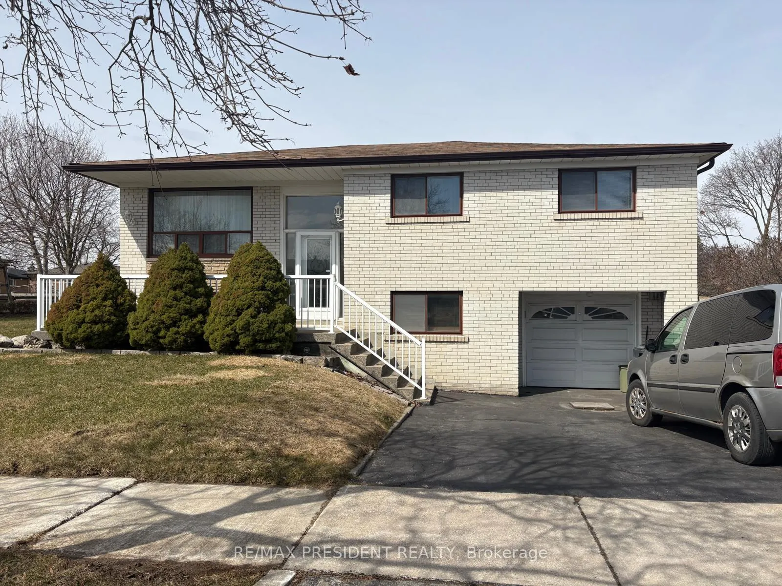 Photo of 3759 Bayswater Crescent