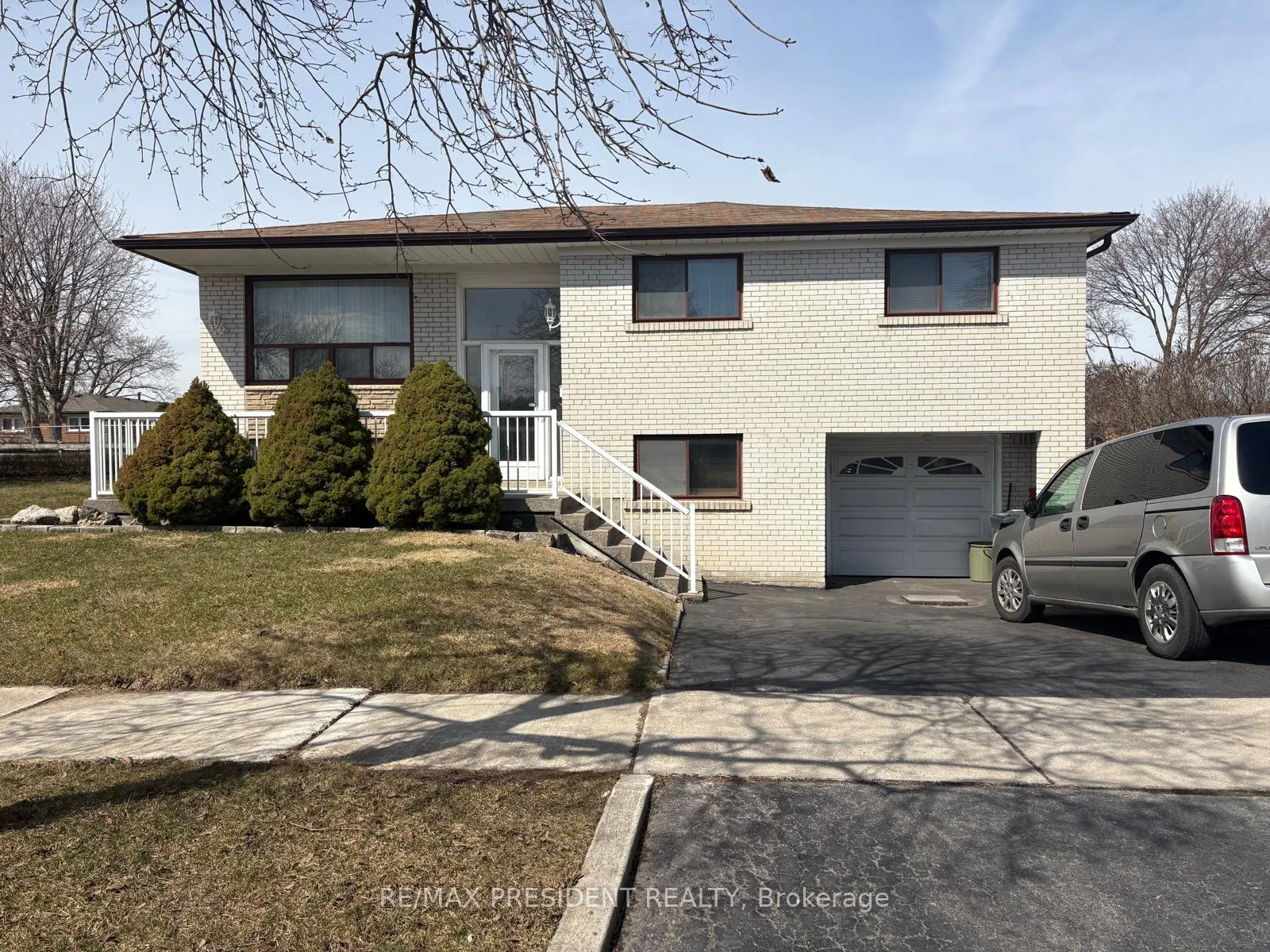 Photo 2 of 3759 Bayswater Crescent, Mississauga, Malton — HOMEH